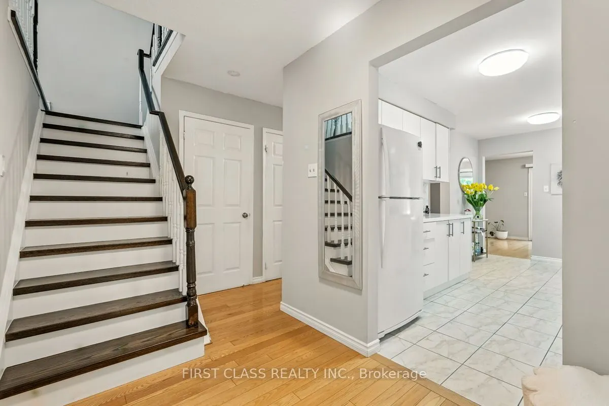 5053 Rundle Crescent