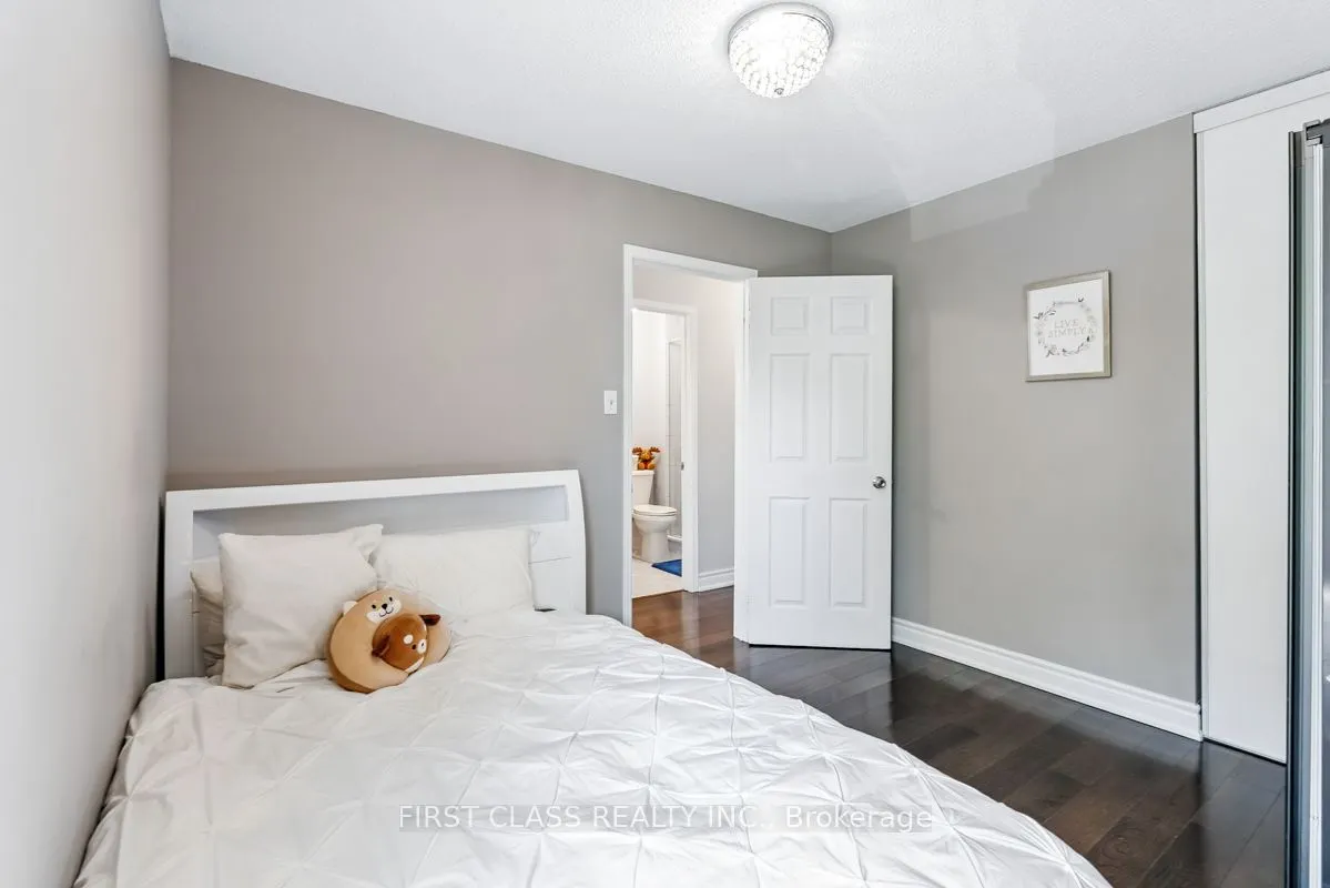 5053 Rundle Crescent