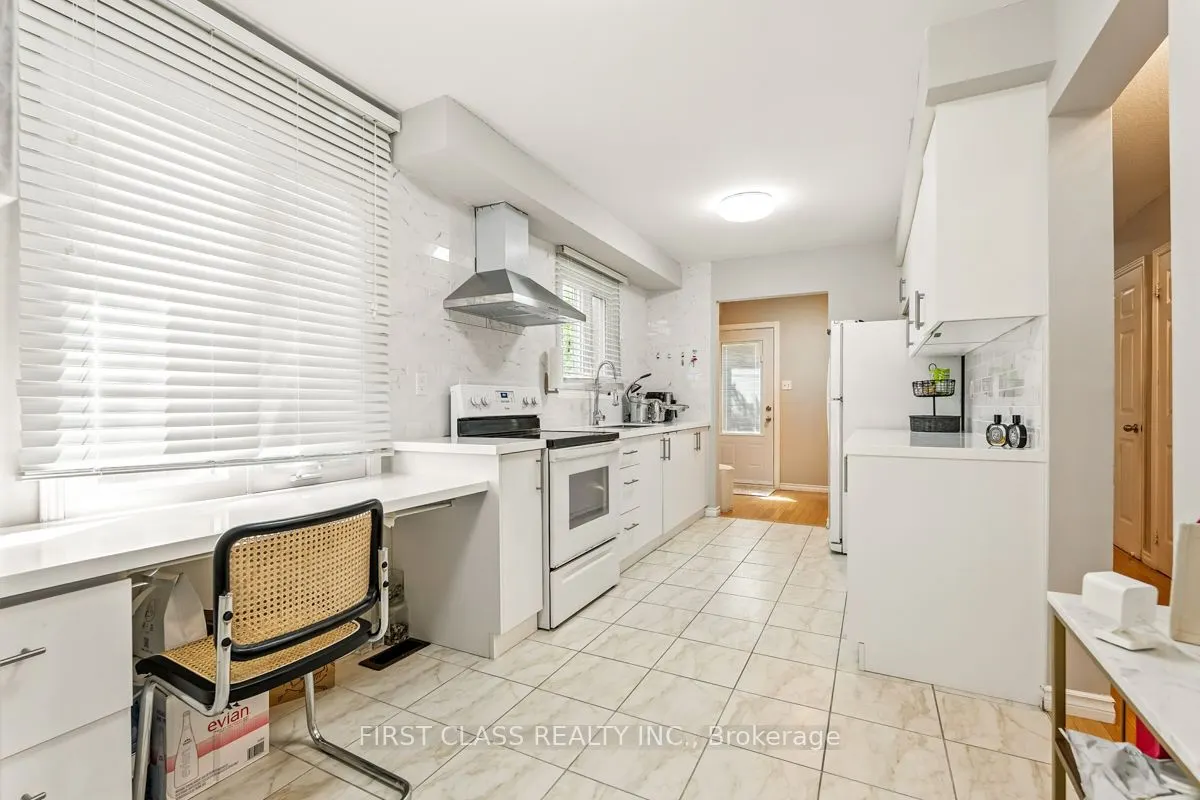 5053 Rundle Crescent