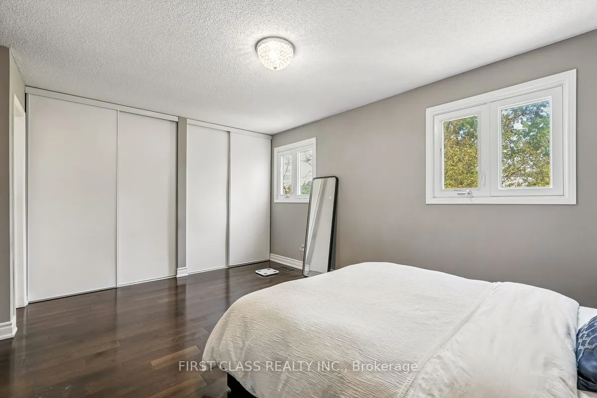 5053 Rundle Crescent