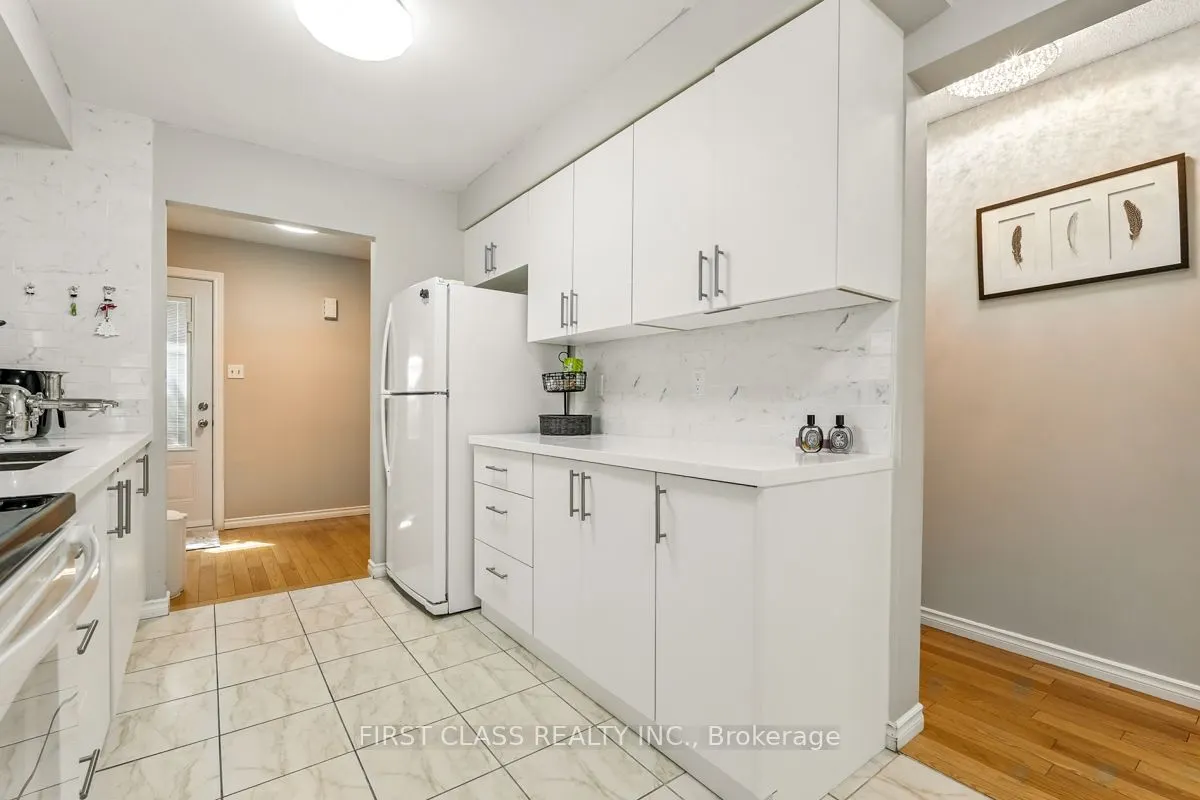 5053 Rundle Crescent