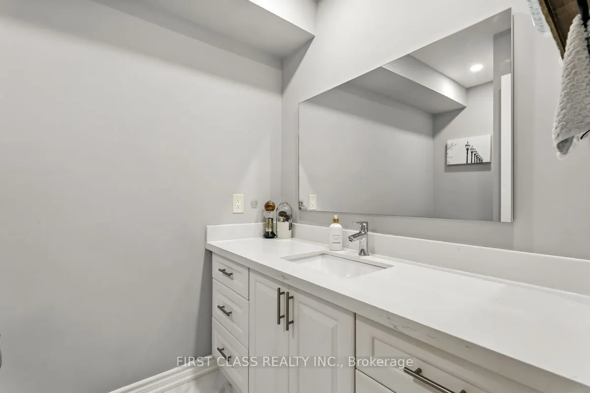 5053 Rundle Crescent