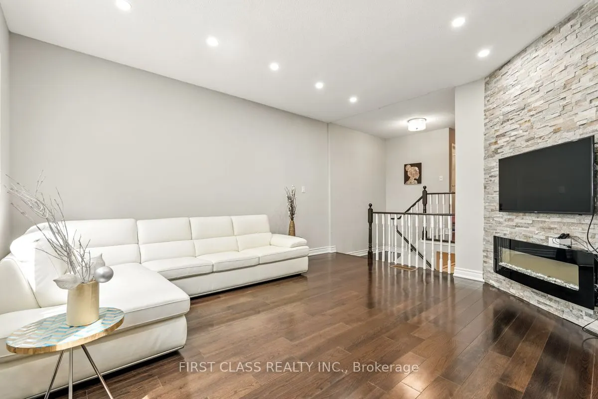5053 Rundle Crescent