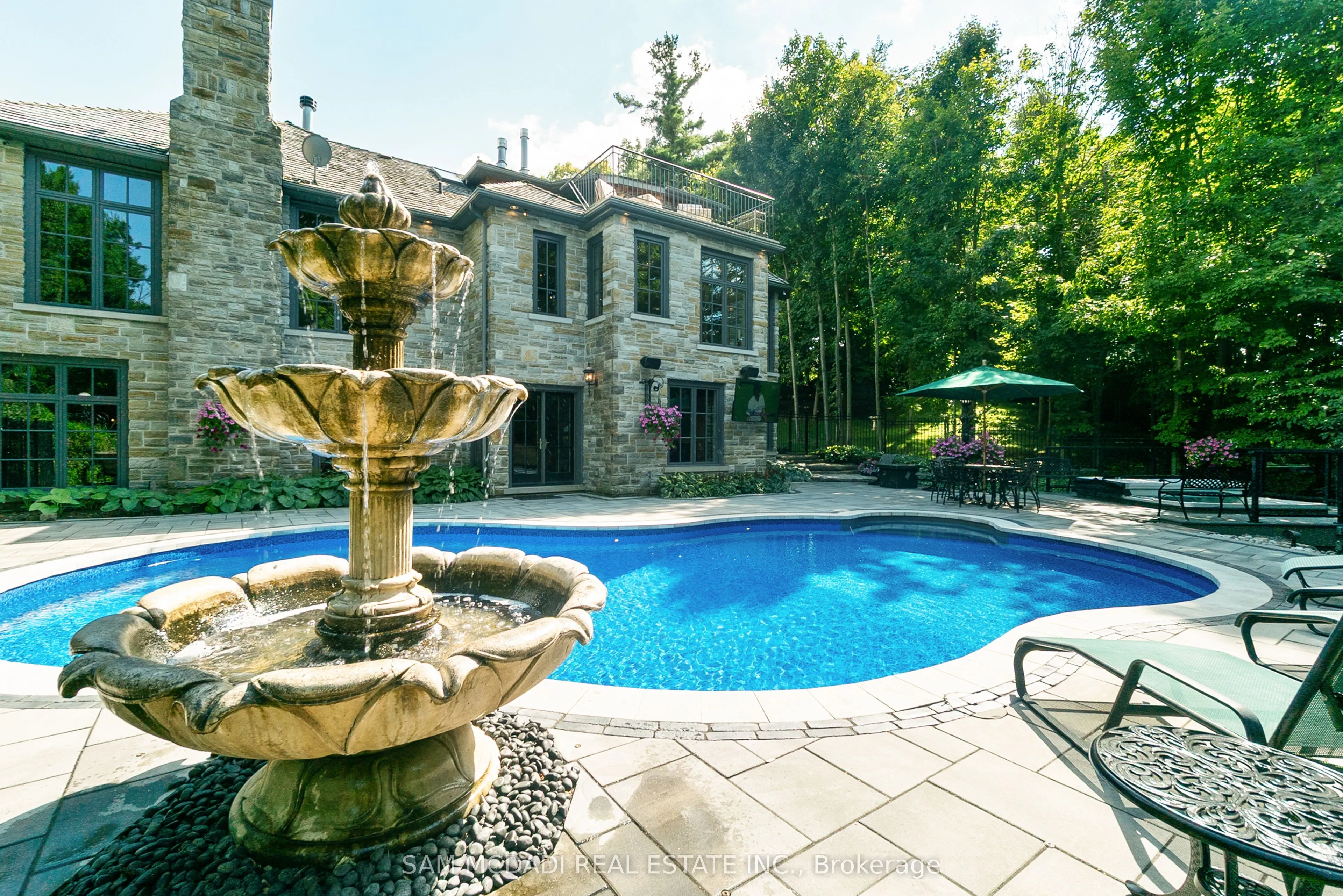 10140 Pineview Trail