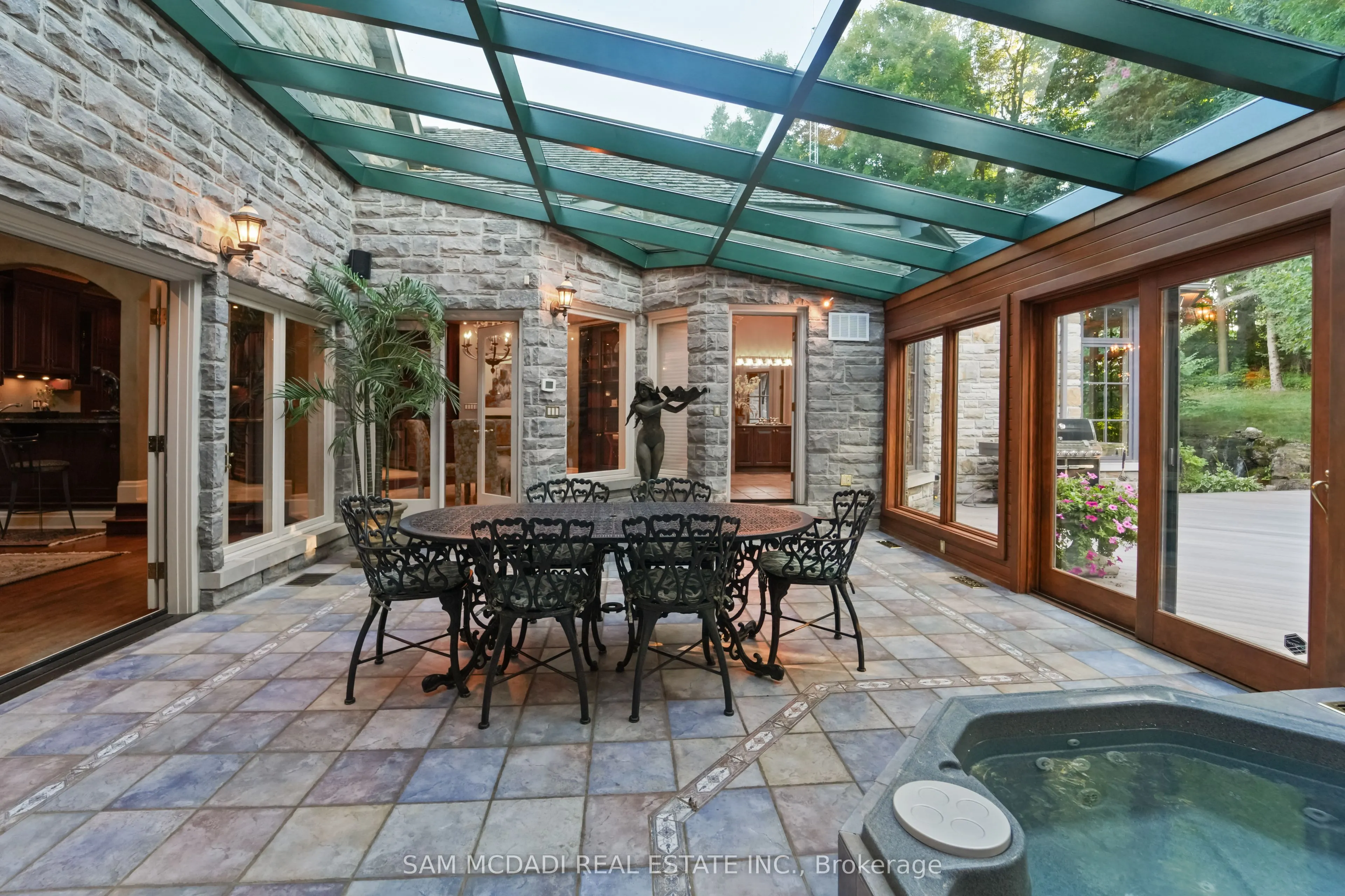 10140 Pineview Trail