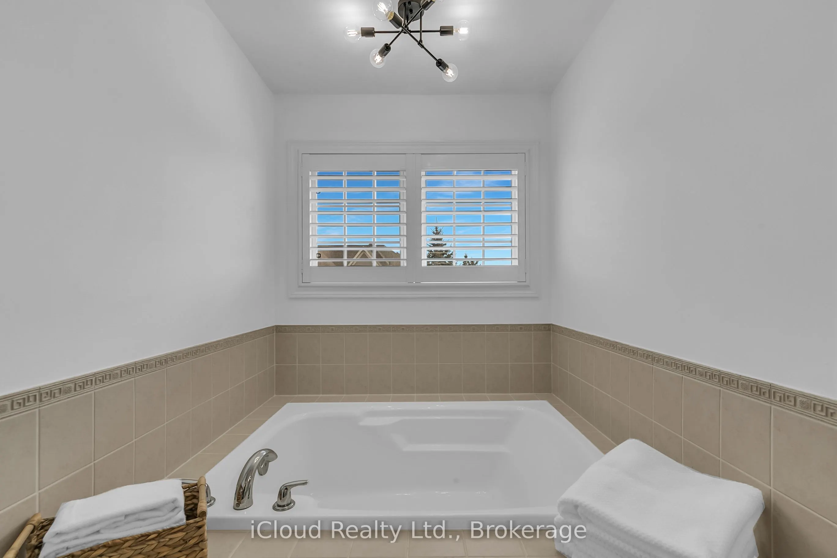 2295 Rochester Circle, #18