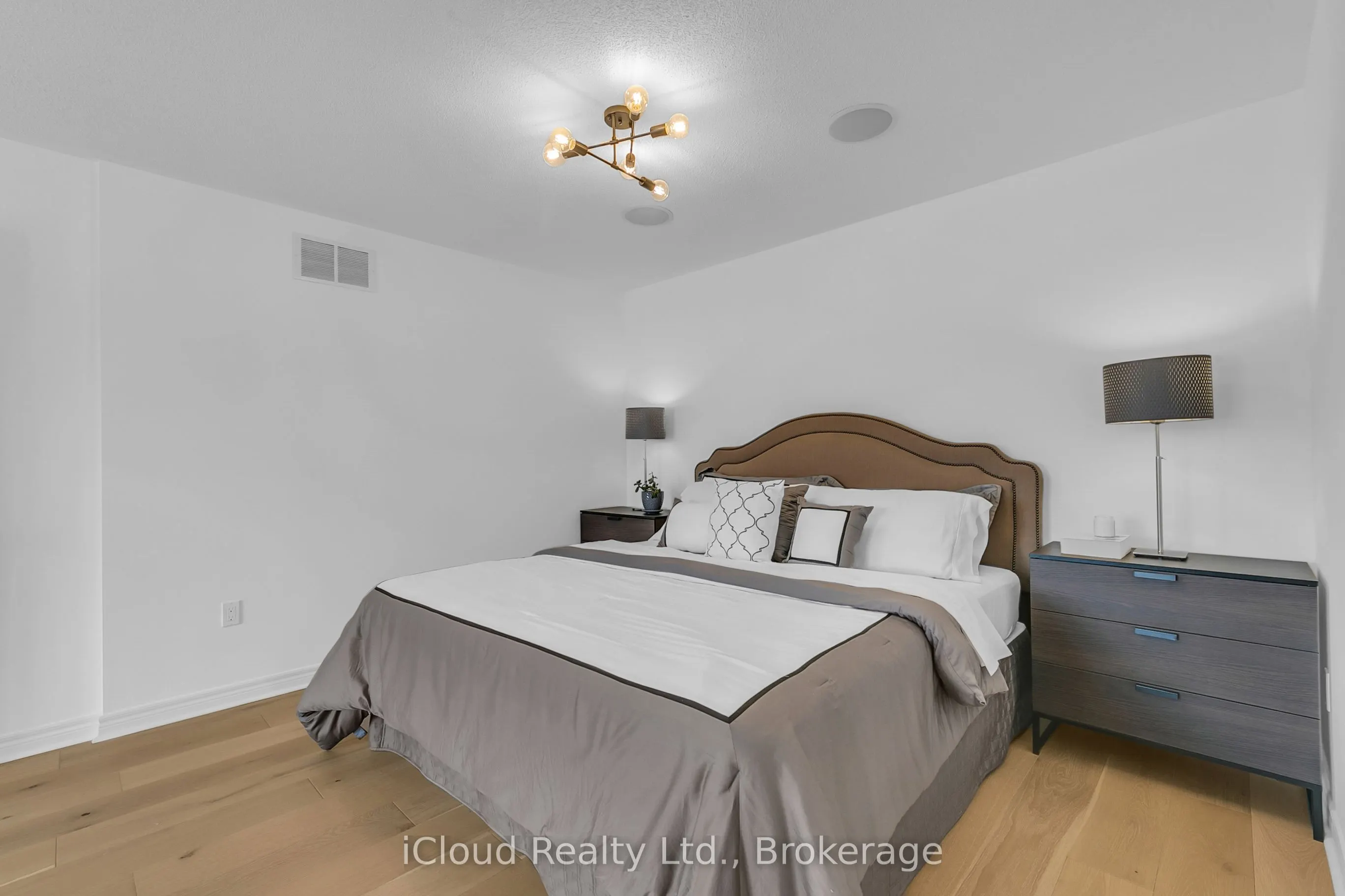 2295 Rochester Circle, #18