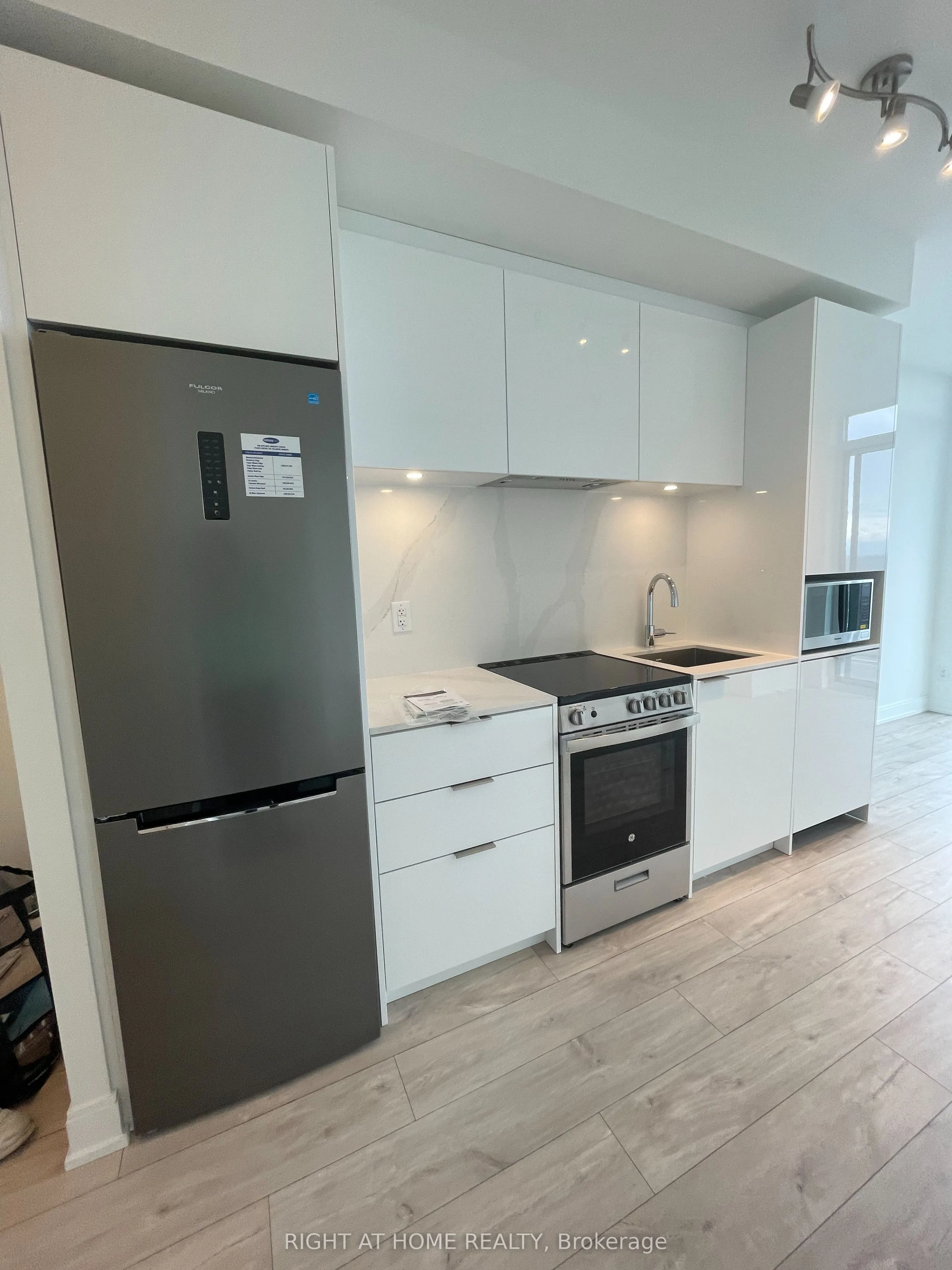 70 ANNIE CRAIG Drive, #3809