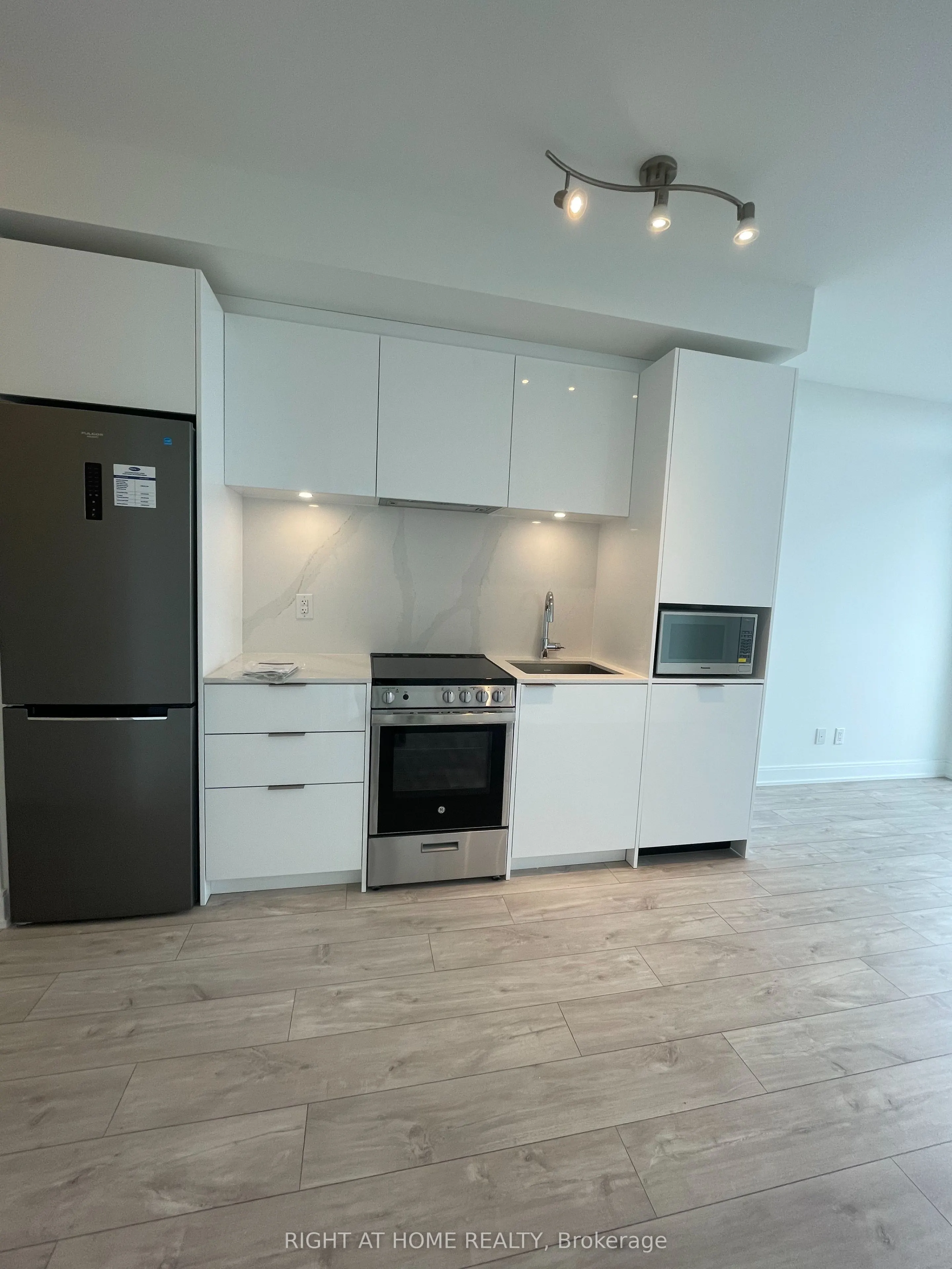 70 ANNIE CRAIG Drive, #3809