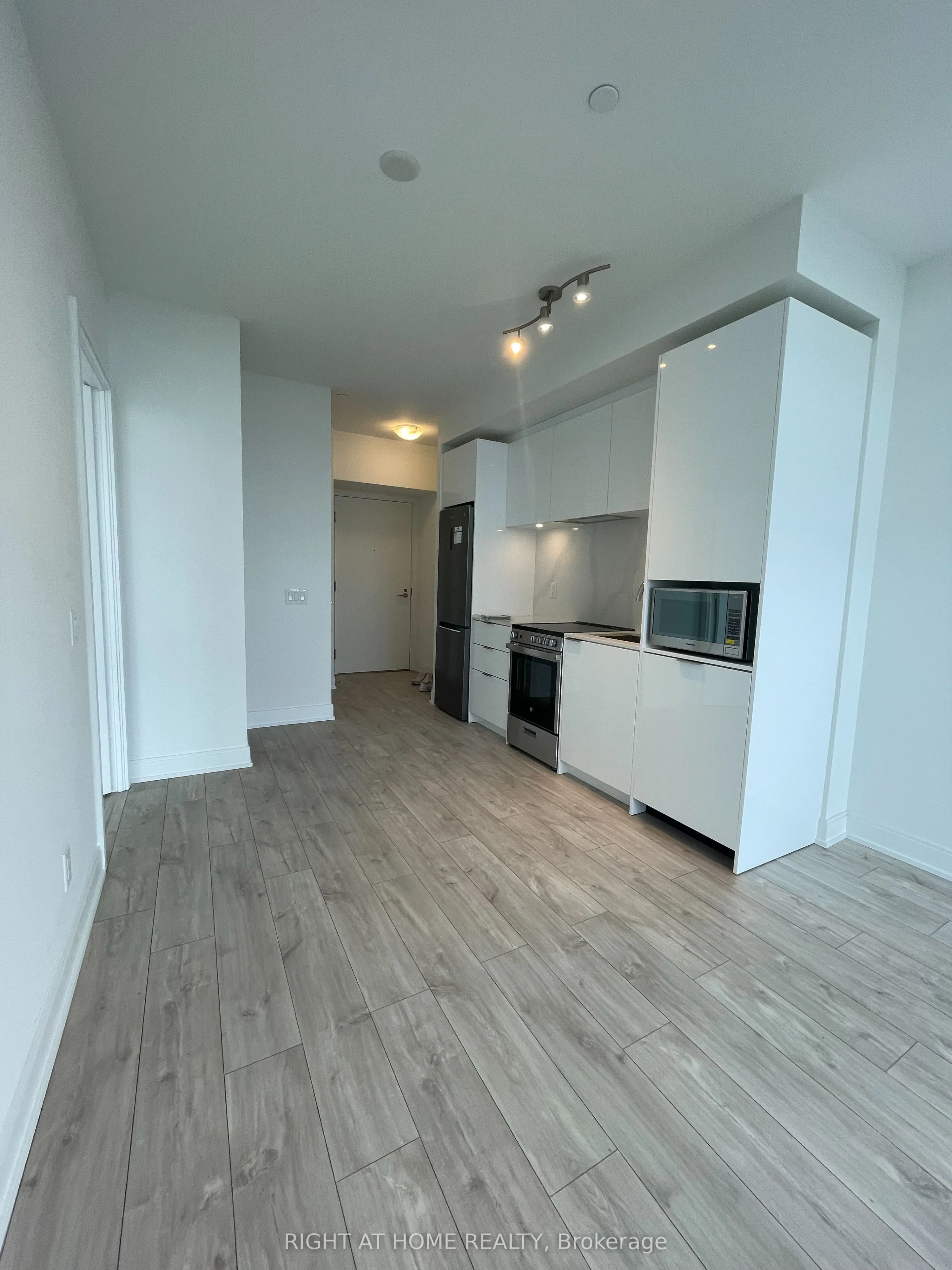 70 ANNIE CRAIG Drive, #3809