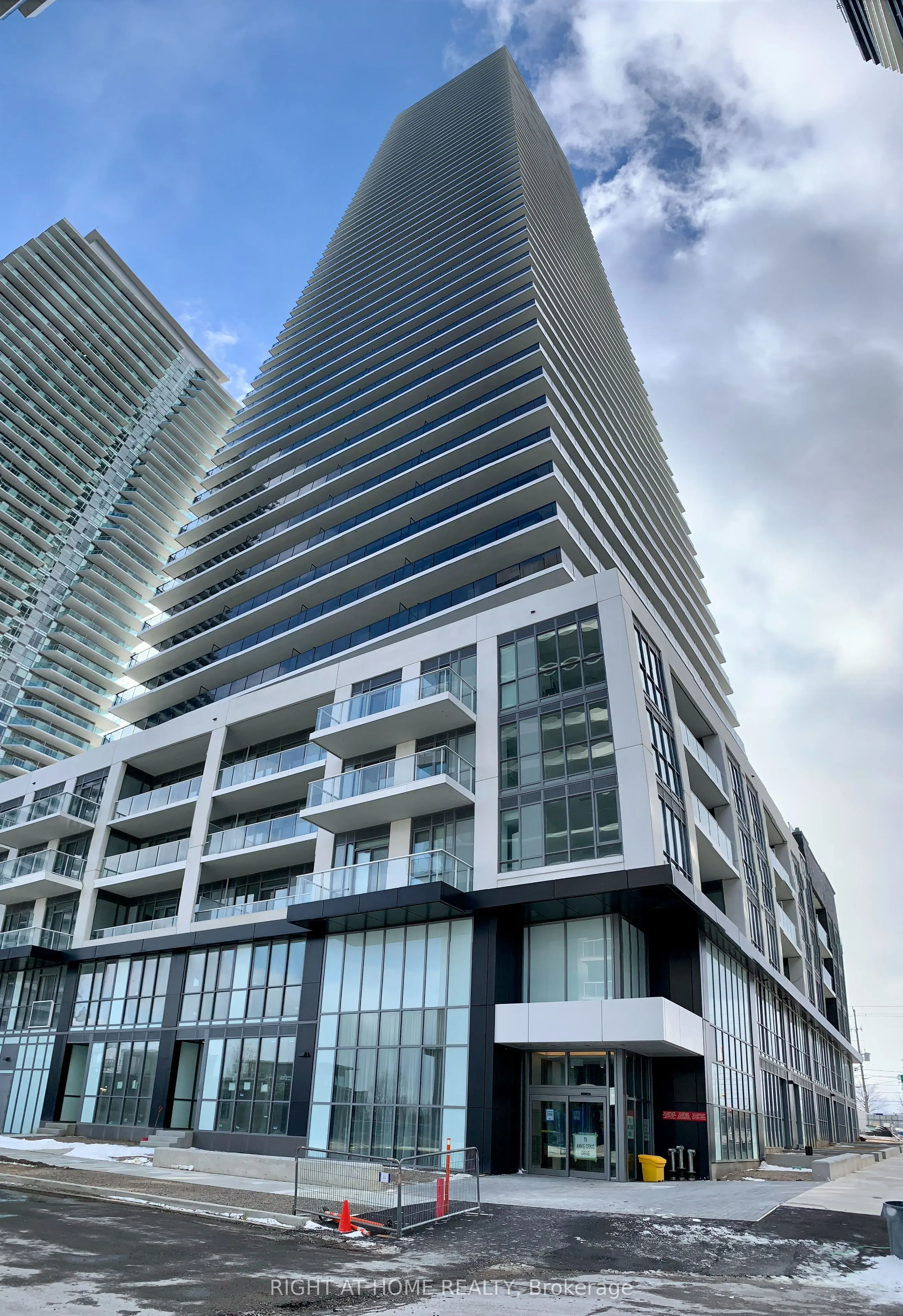 70 ANNIE CRAIG Drive, #3809