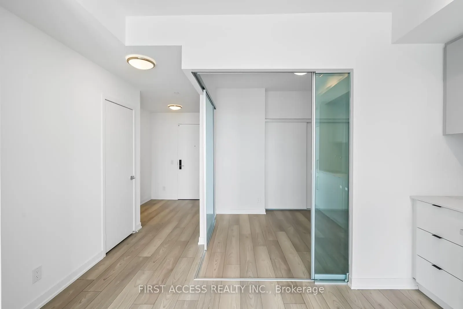 285 Dufferin Street, #817