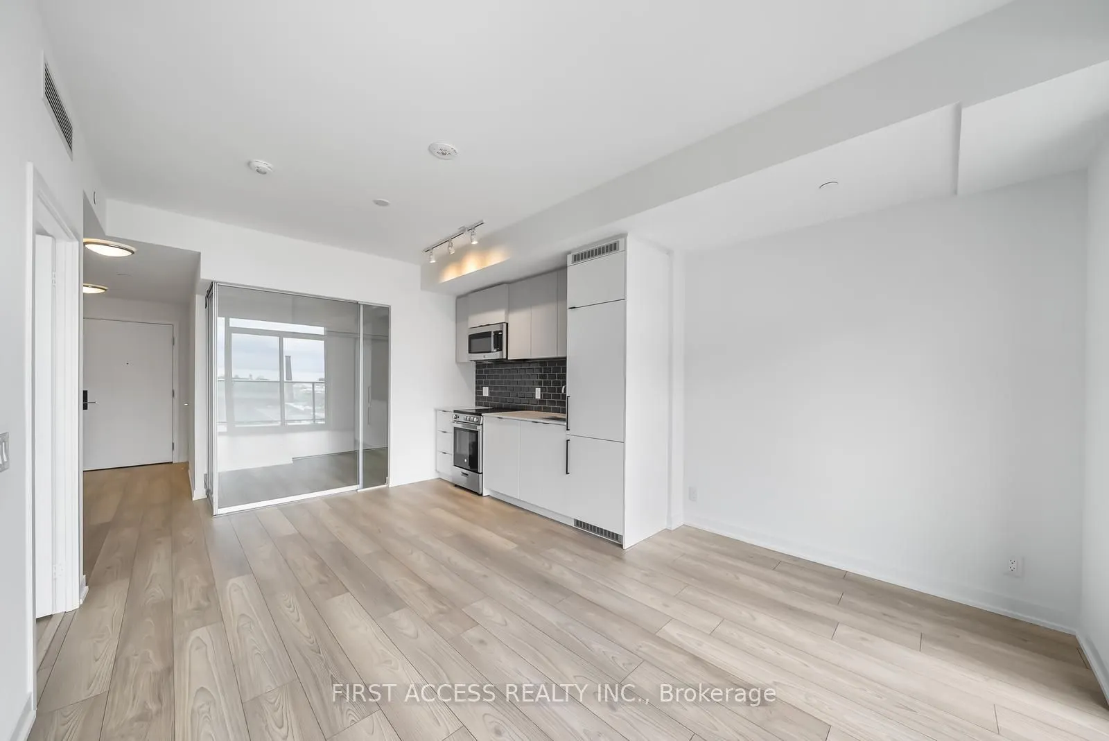 285 Dufferin Street, #817