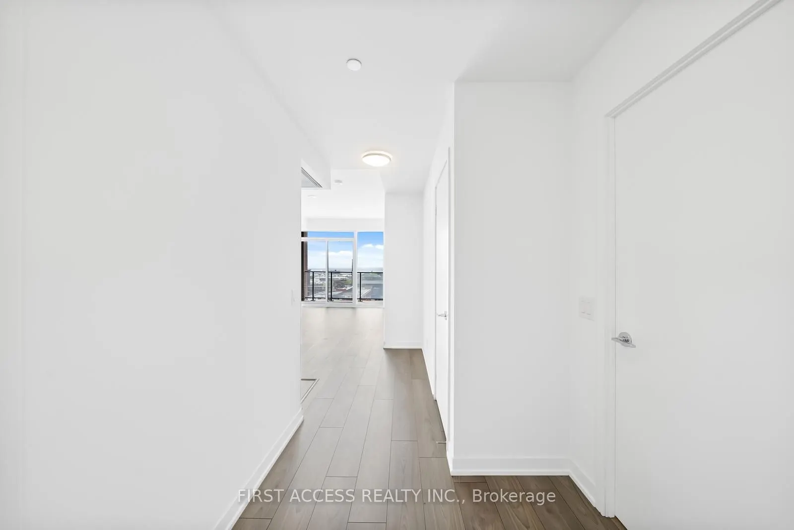285 Dufferin Street, #817