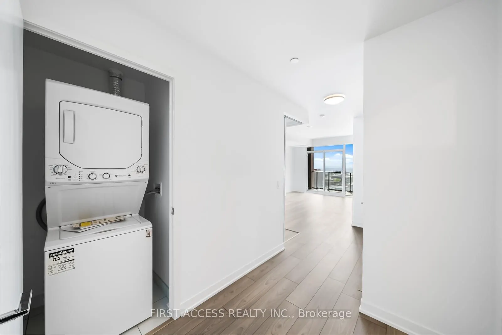 285 Dufferin Street, #817