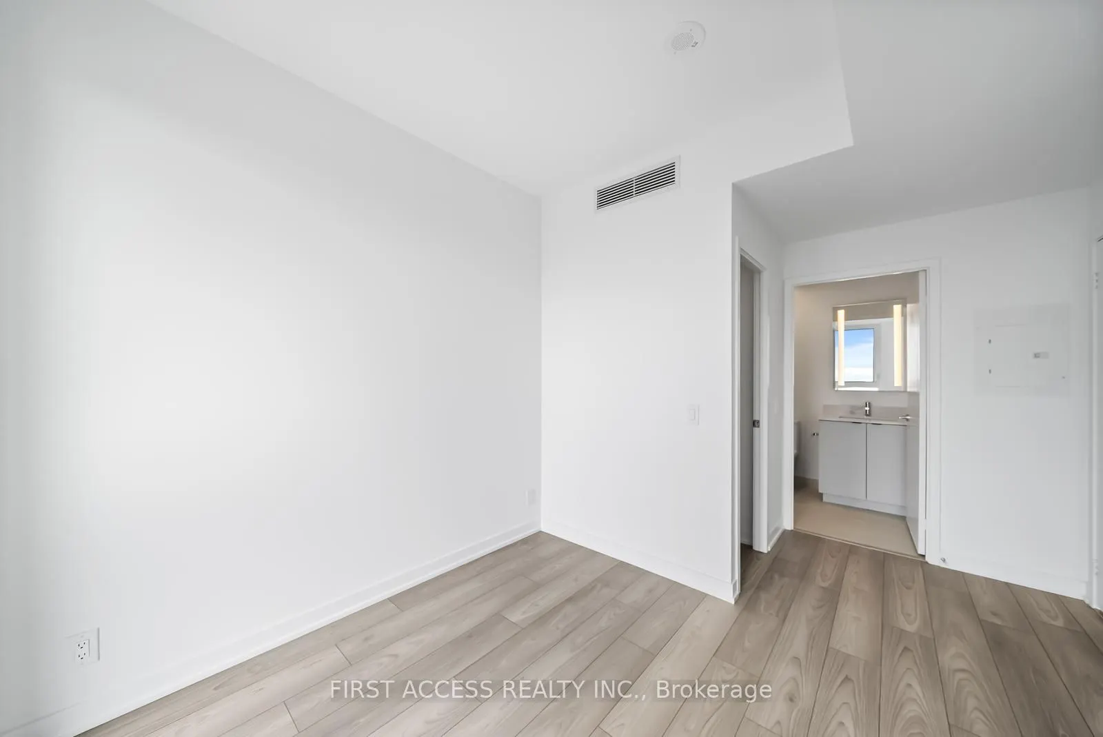 285 Dufferin Street, #817