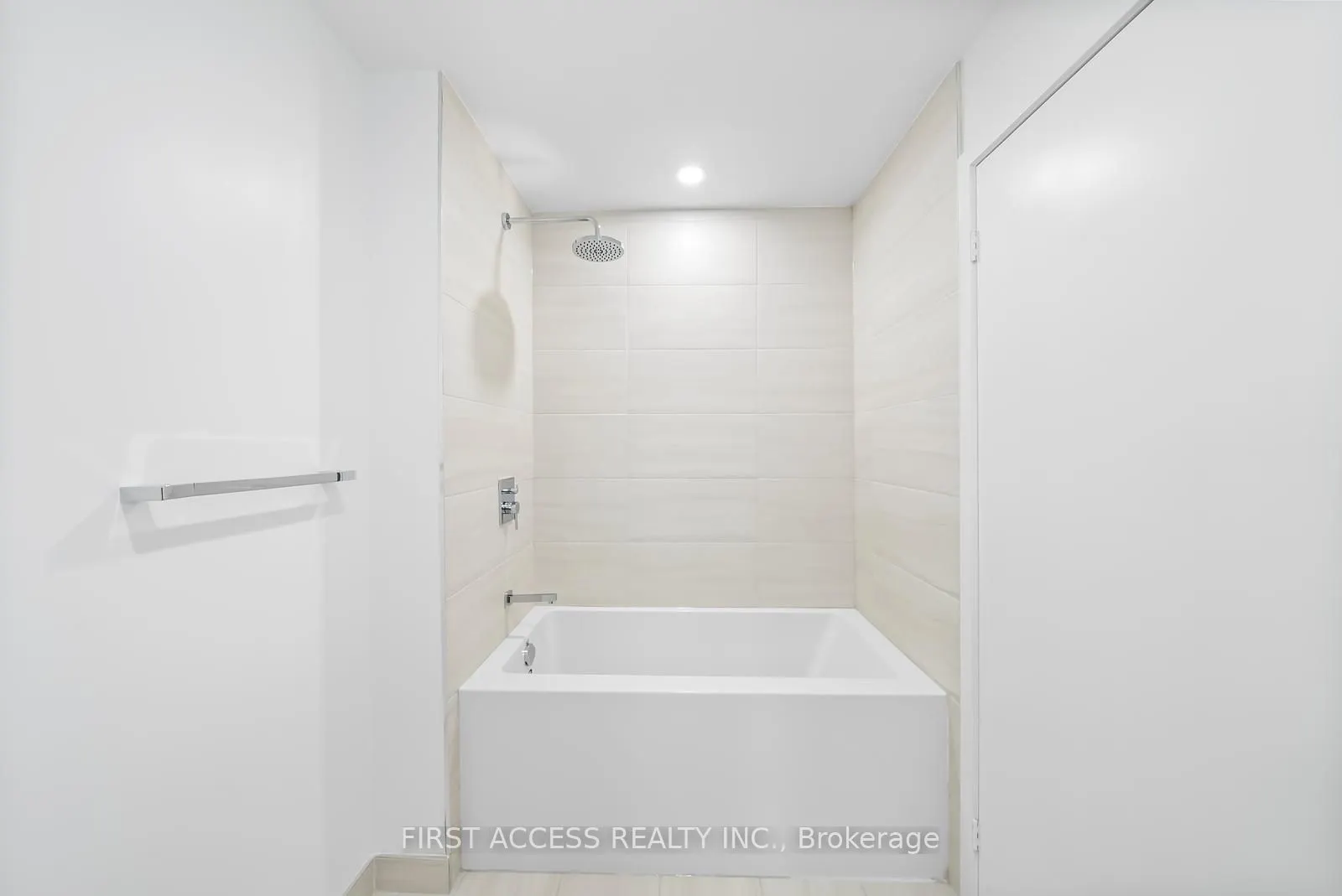 285 Dufferin Street, #817