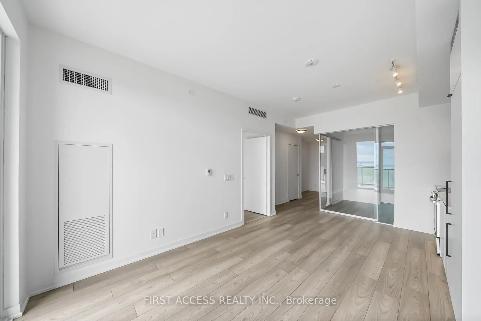 285 Dufferin Street, #817