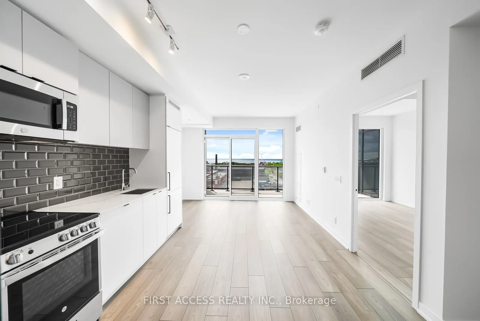 285 Dufferin Street, #817