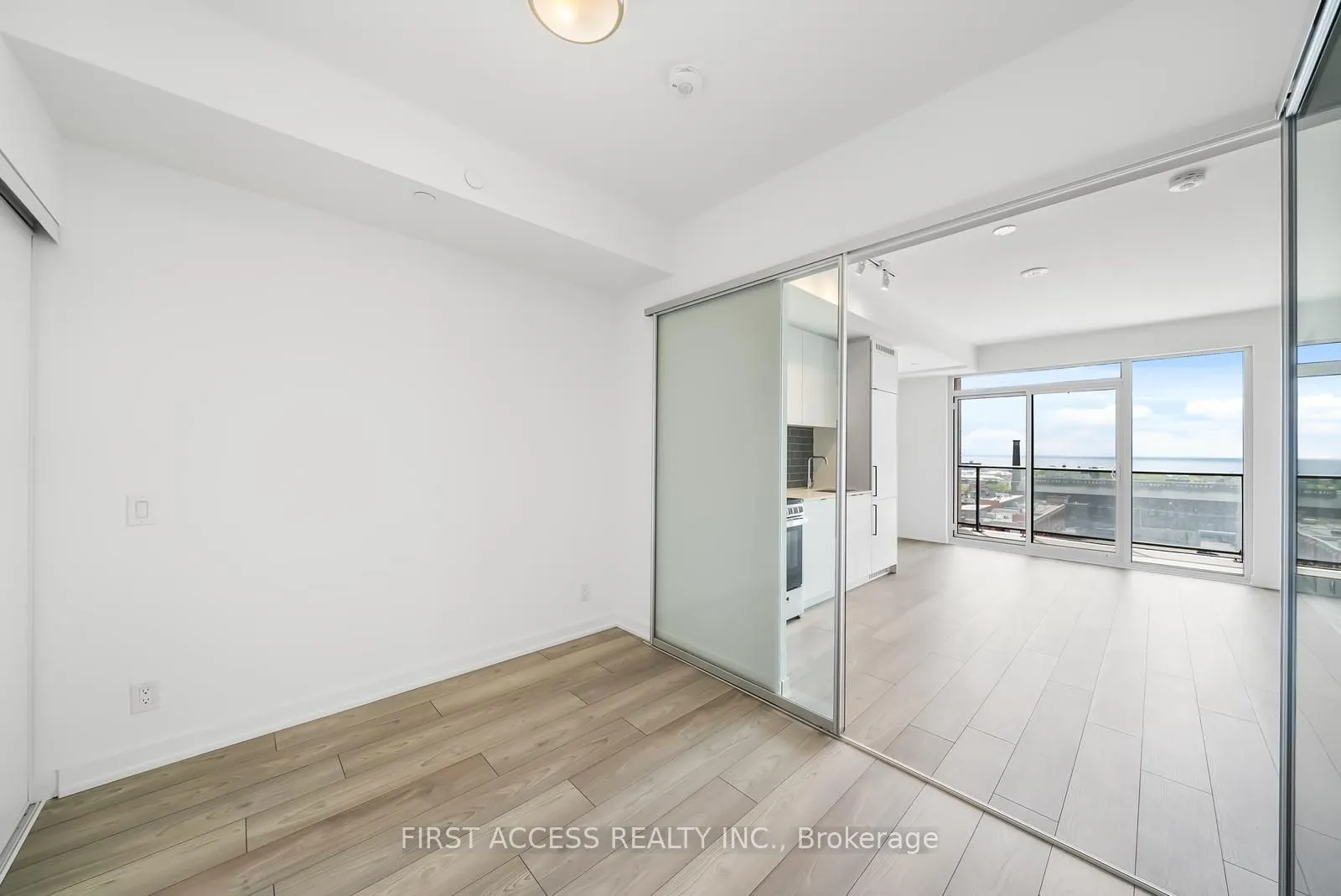 285 Dufferin Street, #817