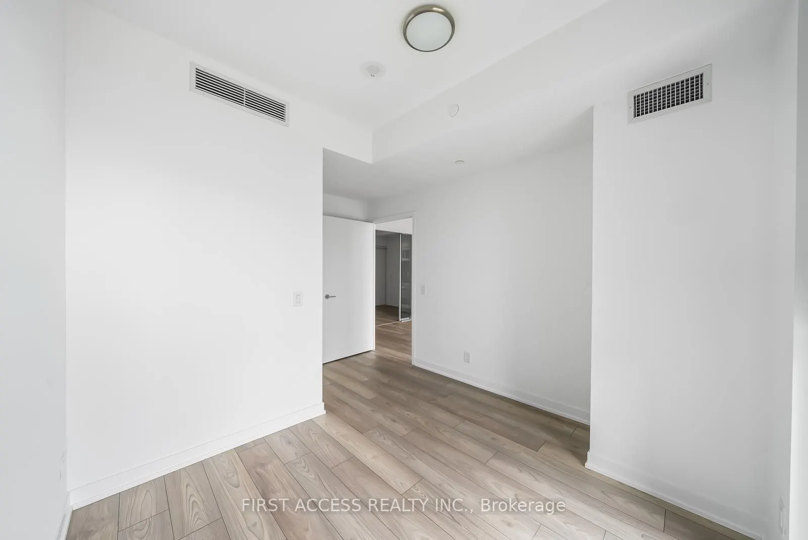 285 Dufferin Street, #817