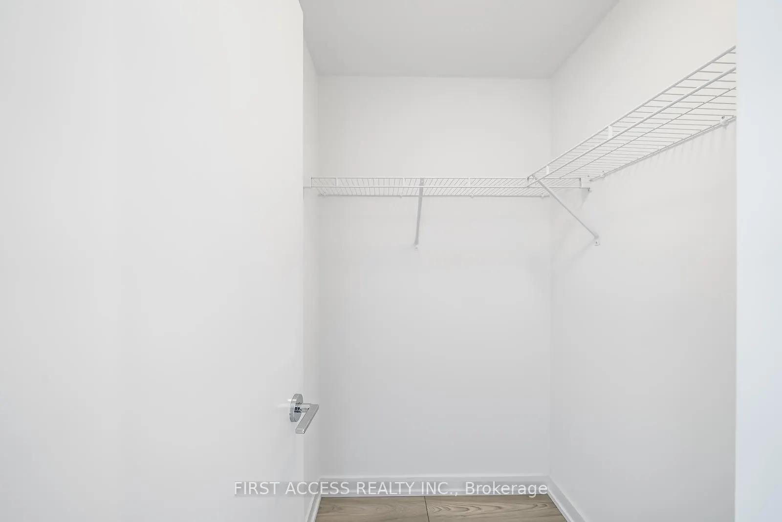 285 Dufferin Street, #817