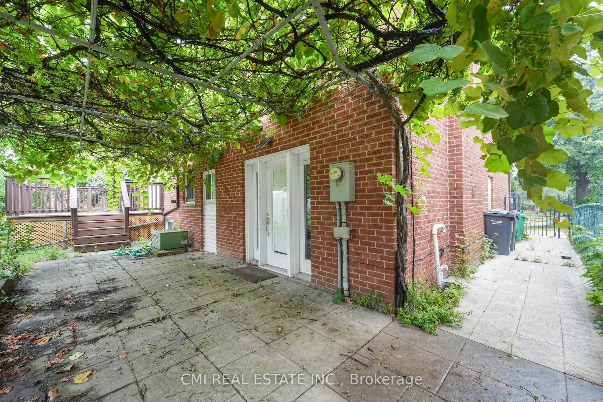 698 Hillman Crescent
