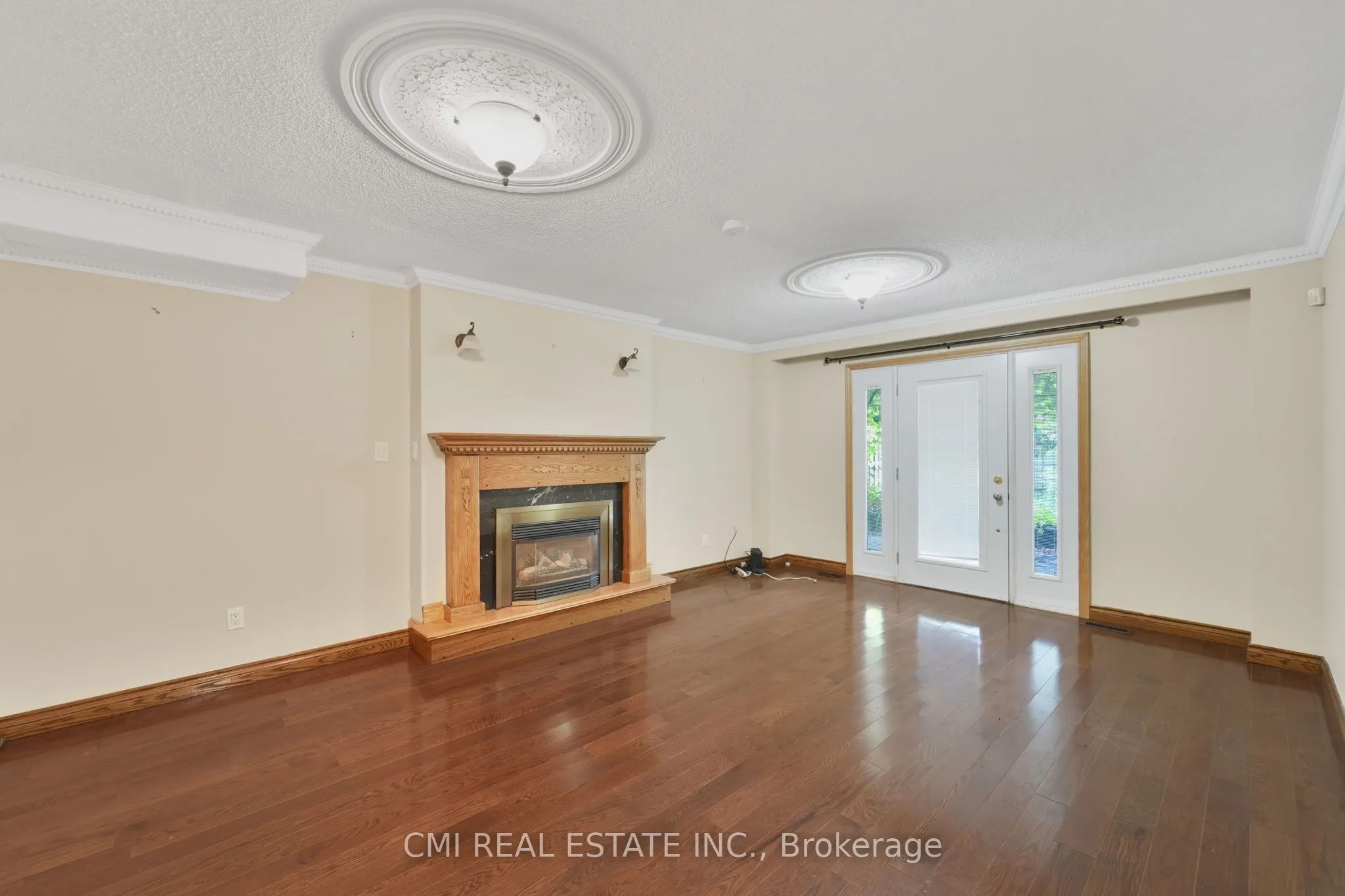 698 Hillman Crescent