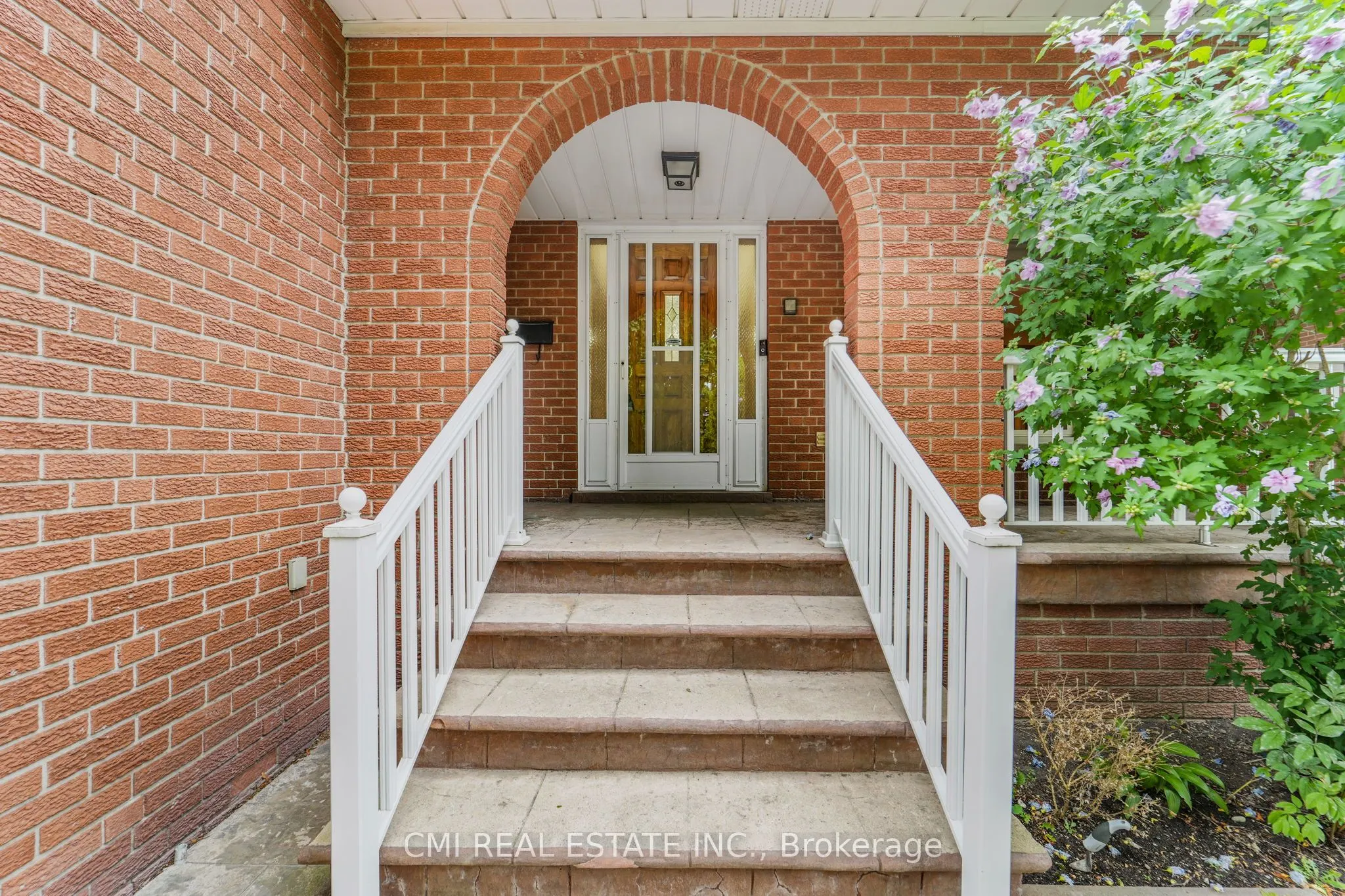 698 Hillman Crescent