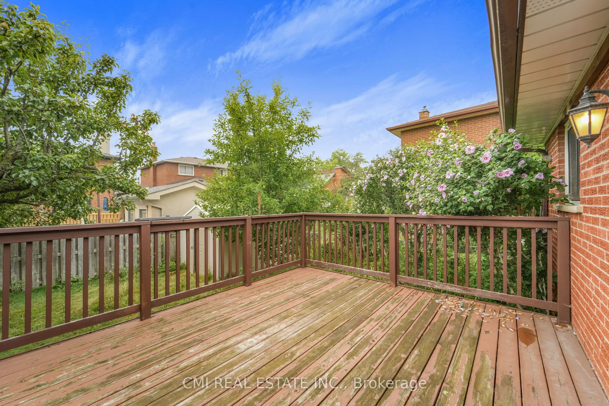 698 Hillman Crescent