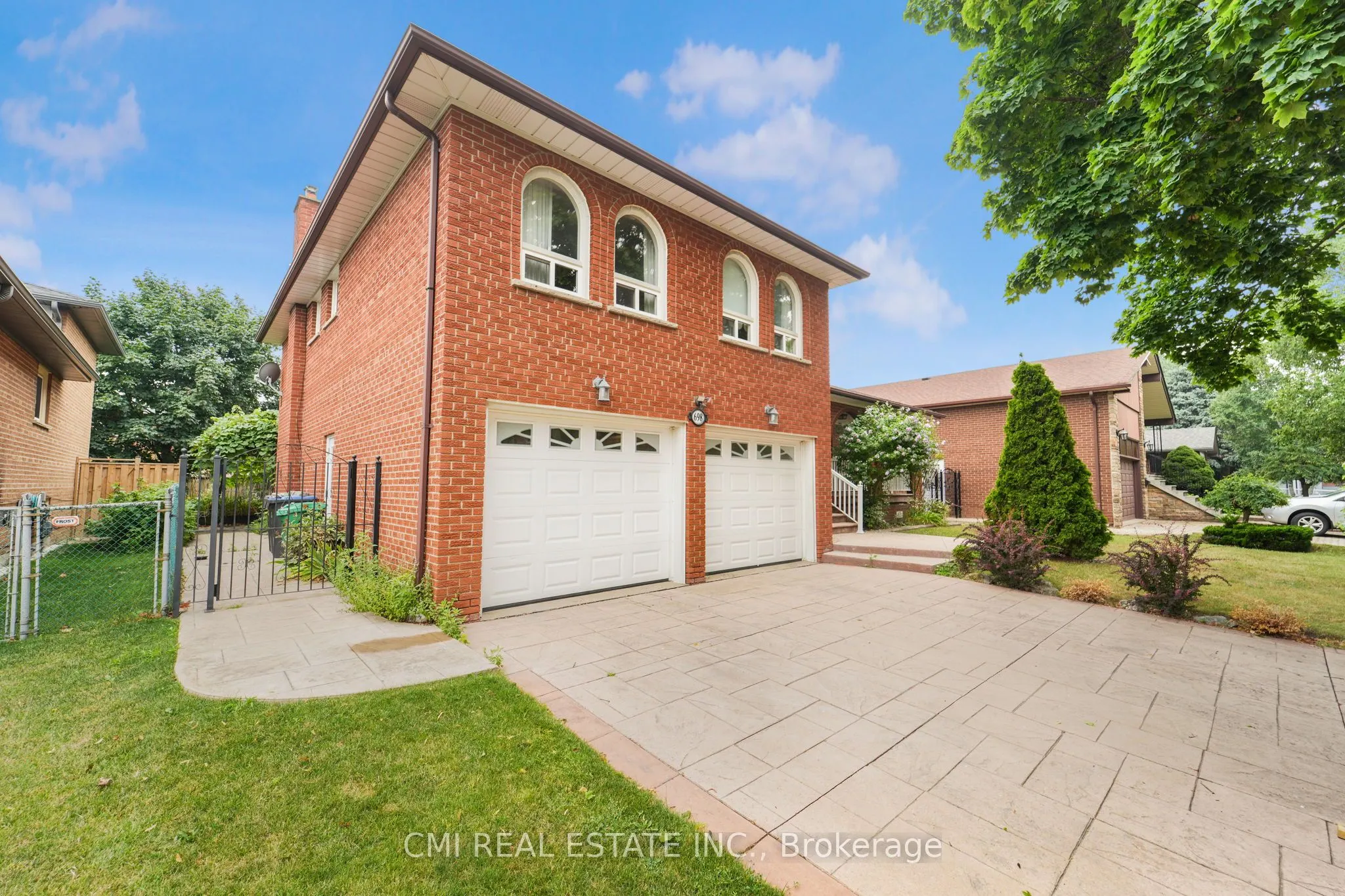 698 Hillman Crescent