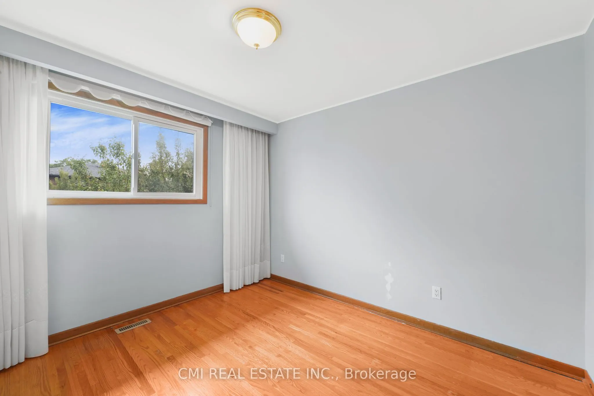 698 Hillman Crescent