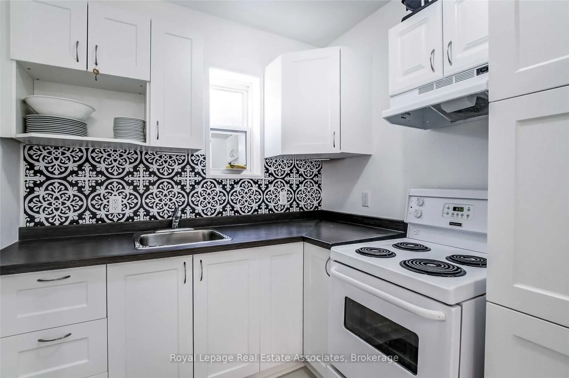 881 Lakeshore Road E