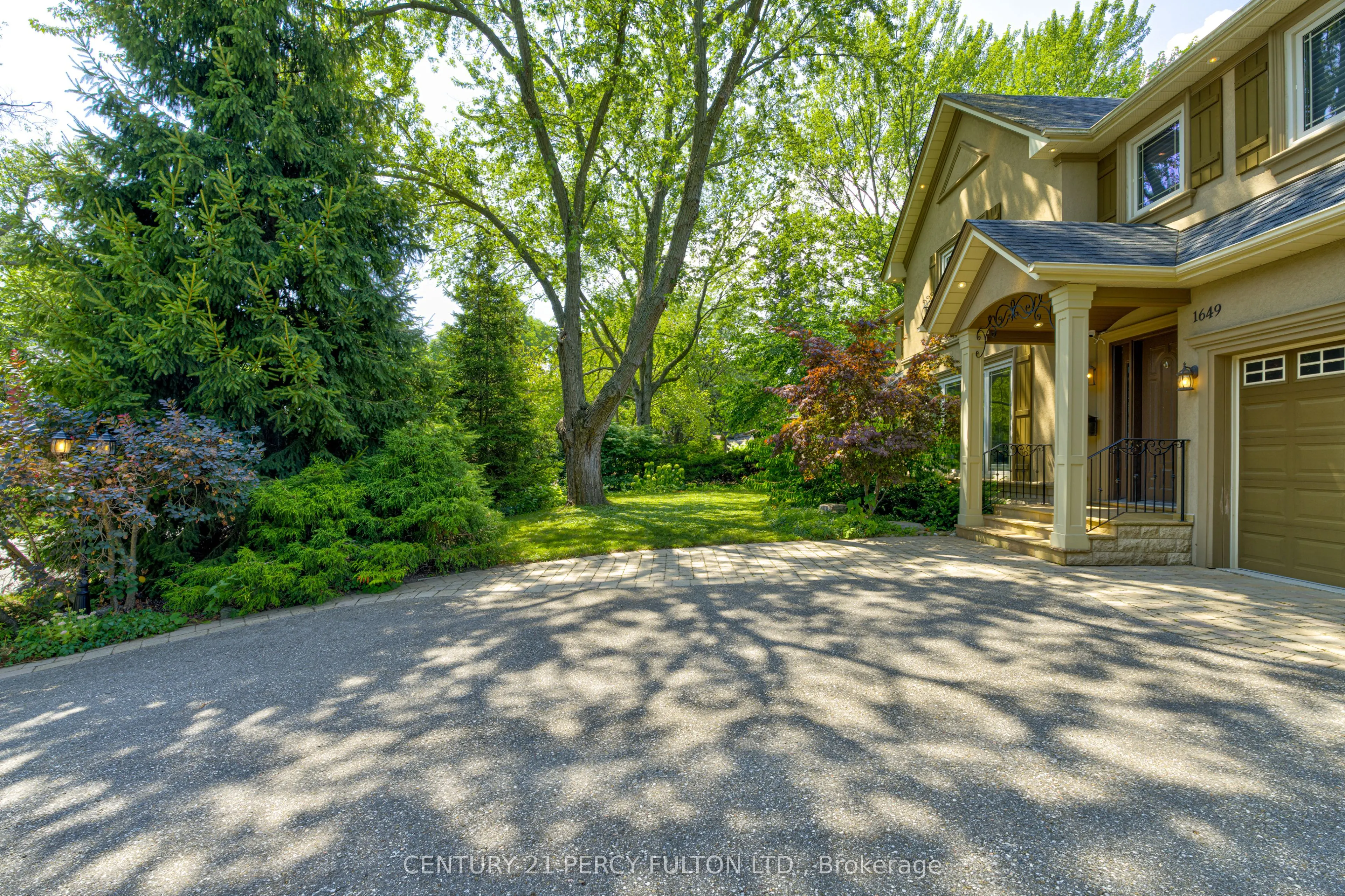 1649 Wedmore Way