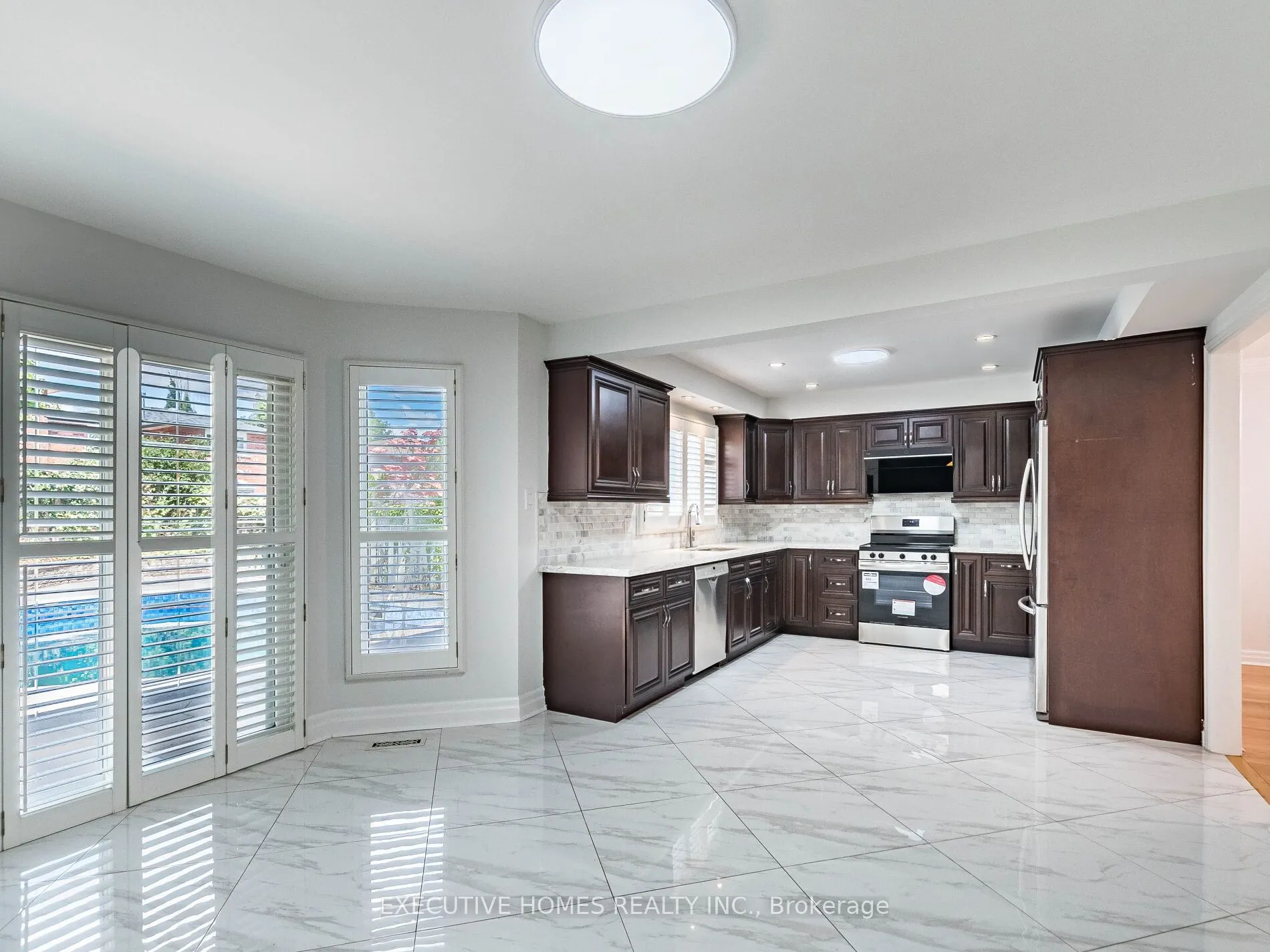 1876 Roy Ivor Crescent