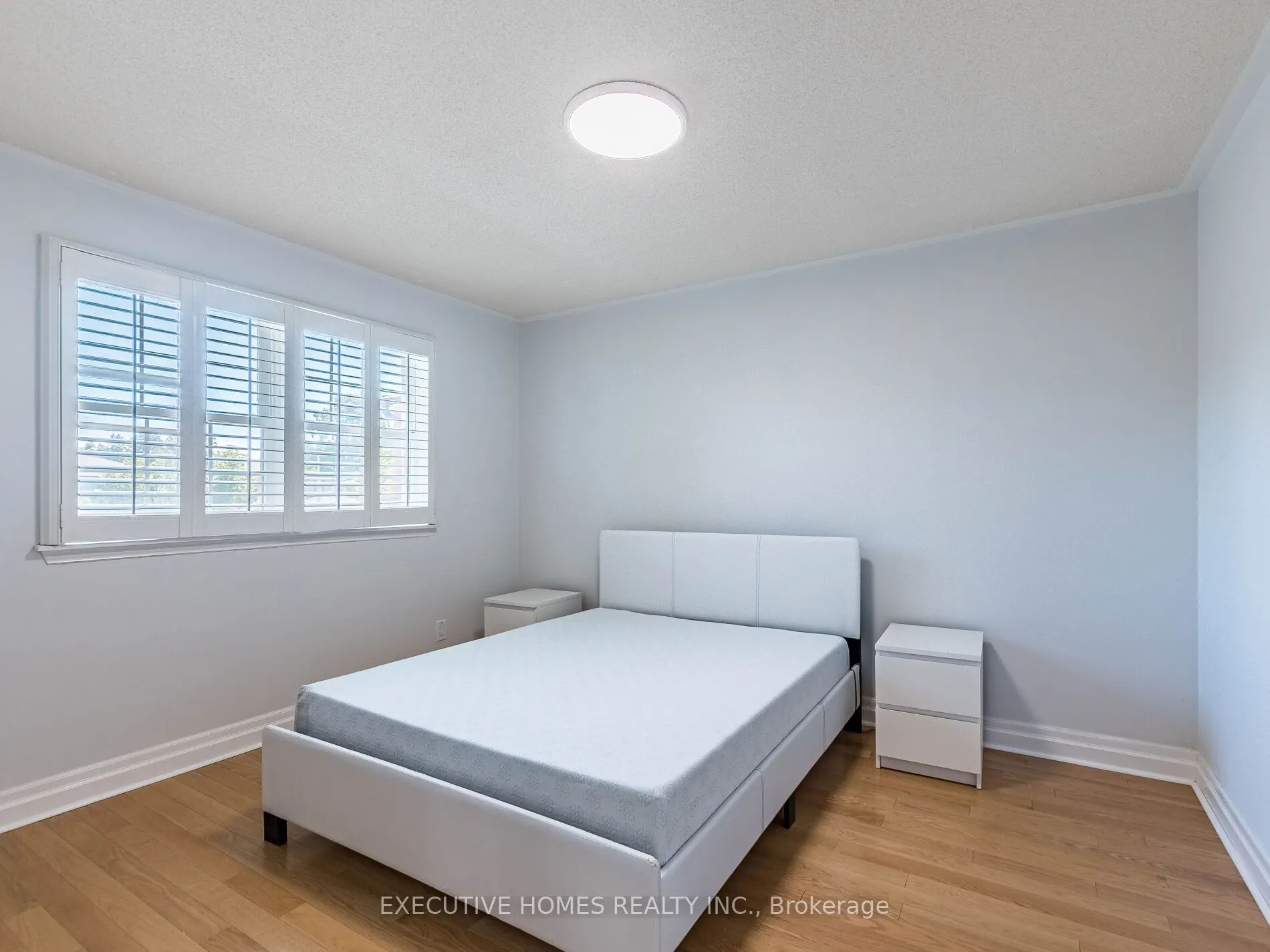 1876 Roy Ivor Crescent