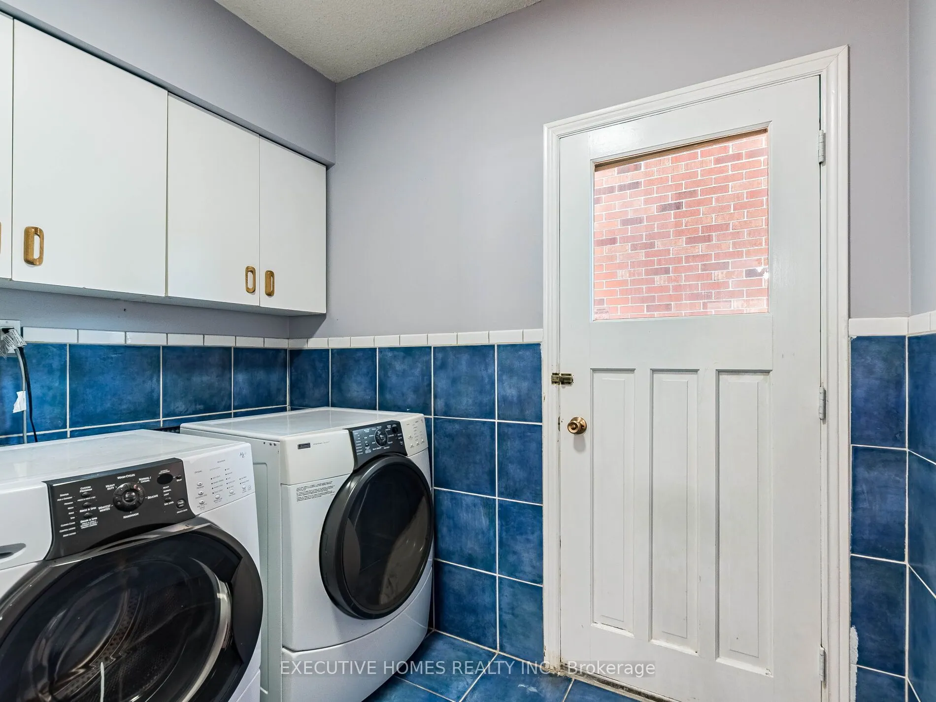1876 Roy Ivor Crescent