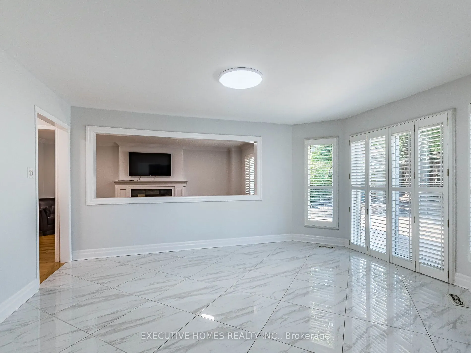1876 Roy Ivor Crescent