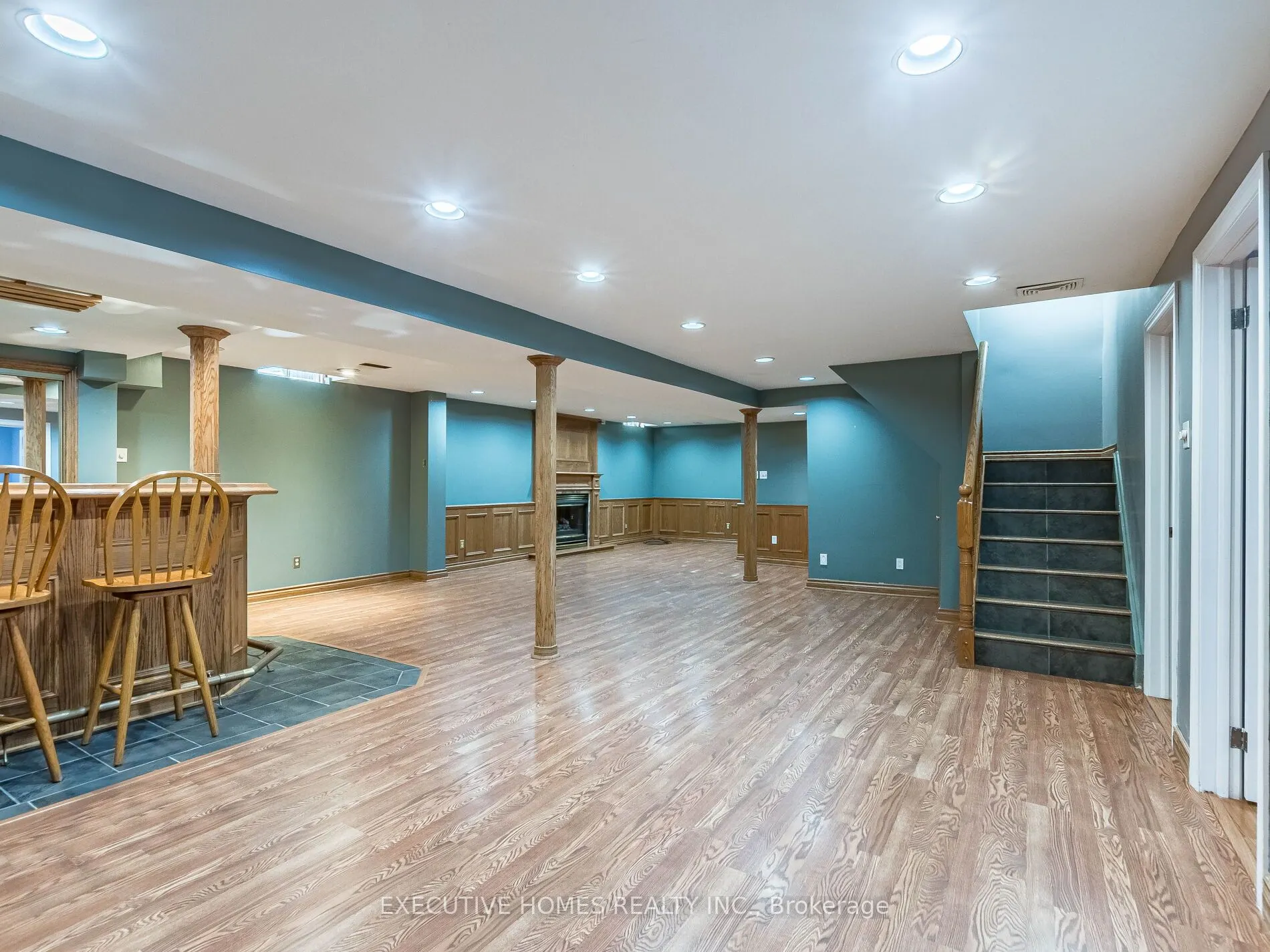 1876 Roy Ivor Crescent