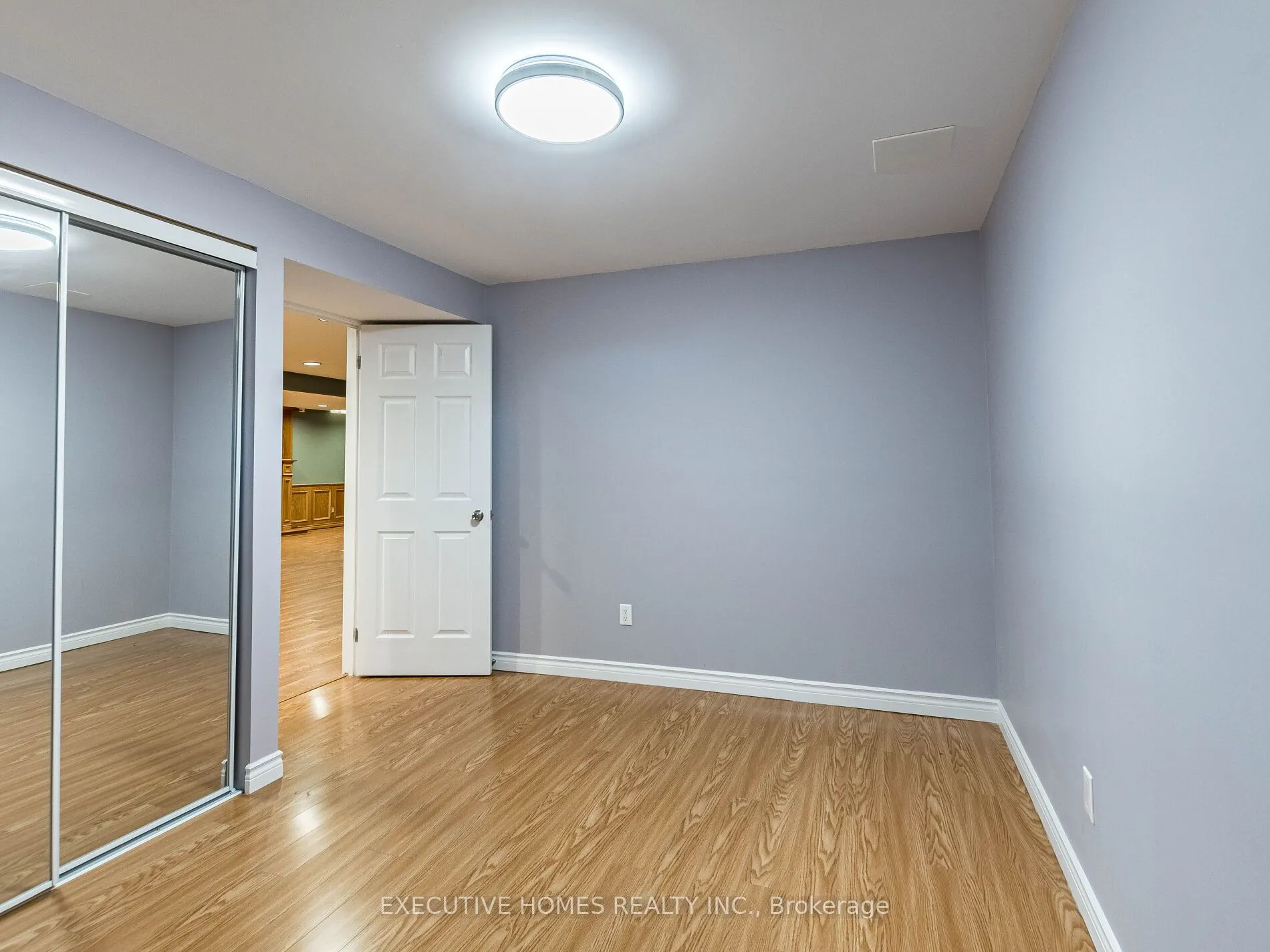 1876 Roy Ivor Crescent