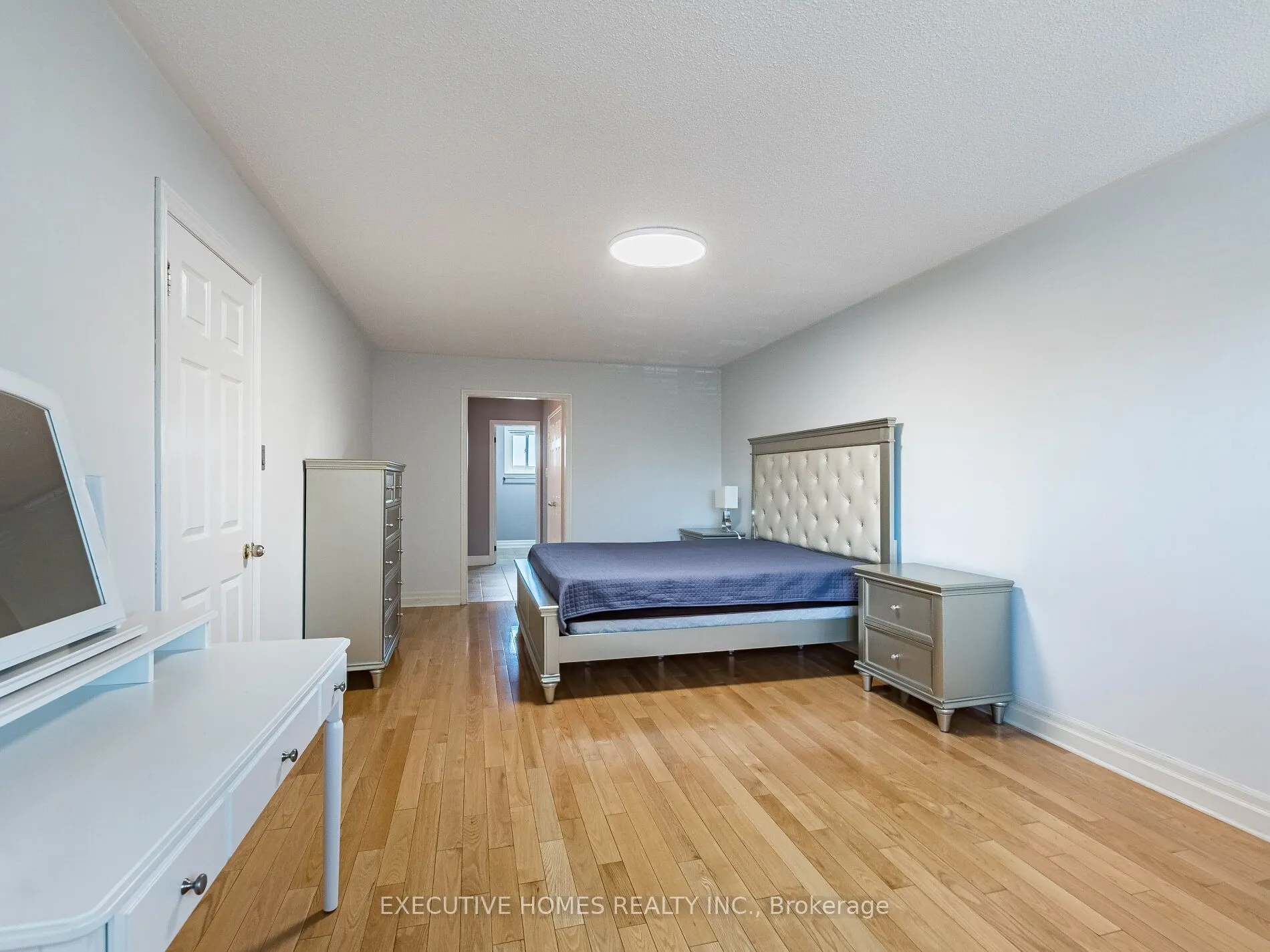 1876 Roy Ivor Crescent