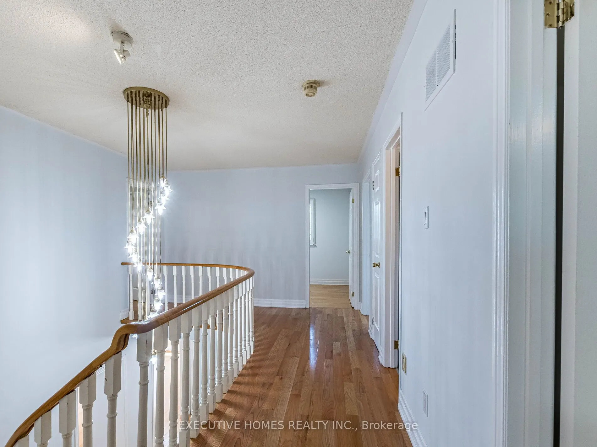 1876 Roy Ivor Crescent