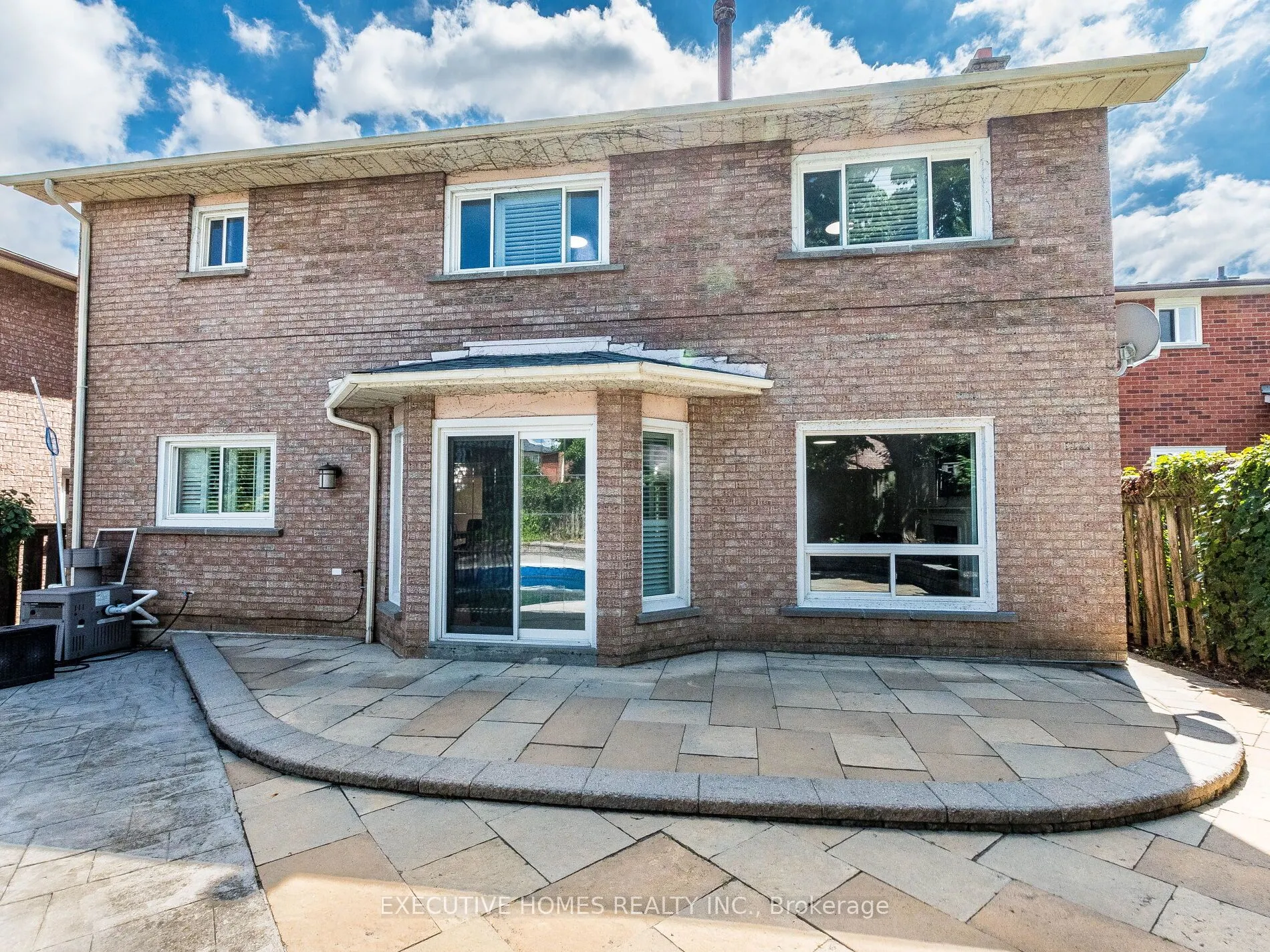 1876 Roy Ivor Crescent
