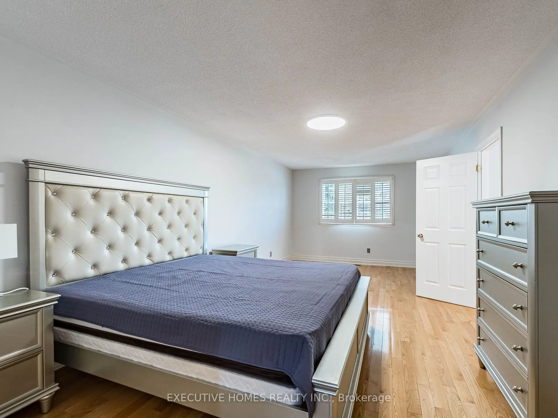 1876 Roy Ivor Crescent