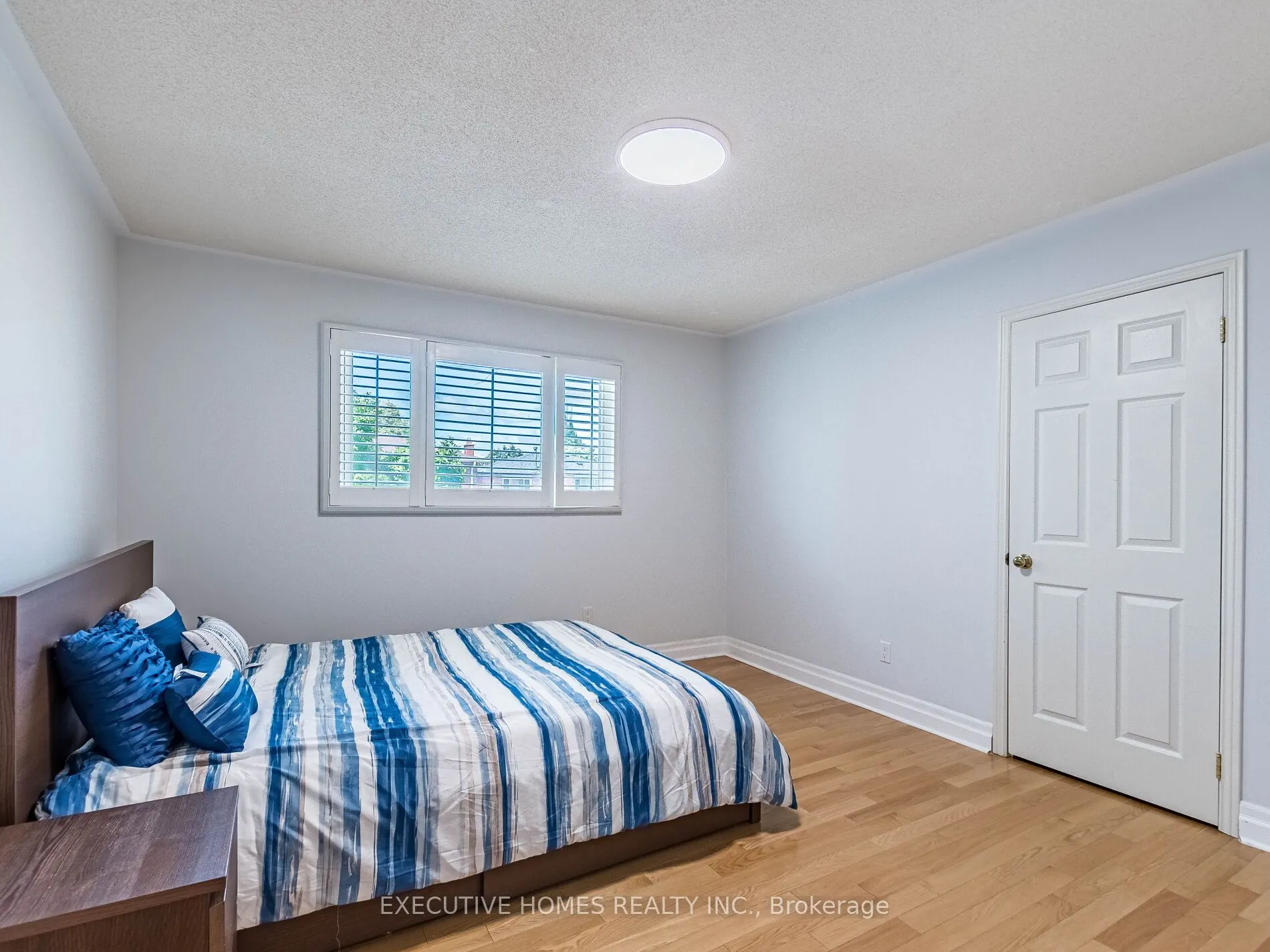 1876 Roy Ivor Crescent