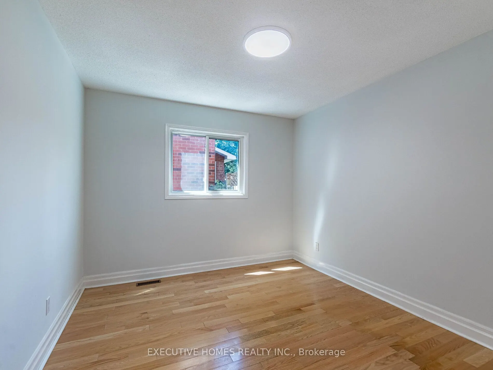 1876 Roy Ivor Crescent