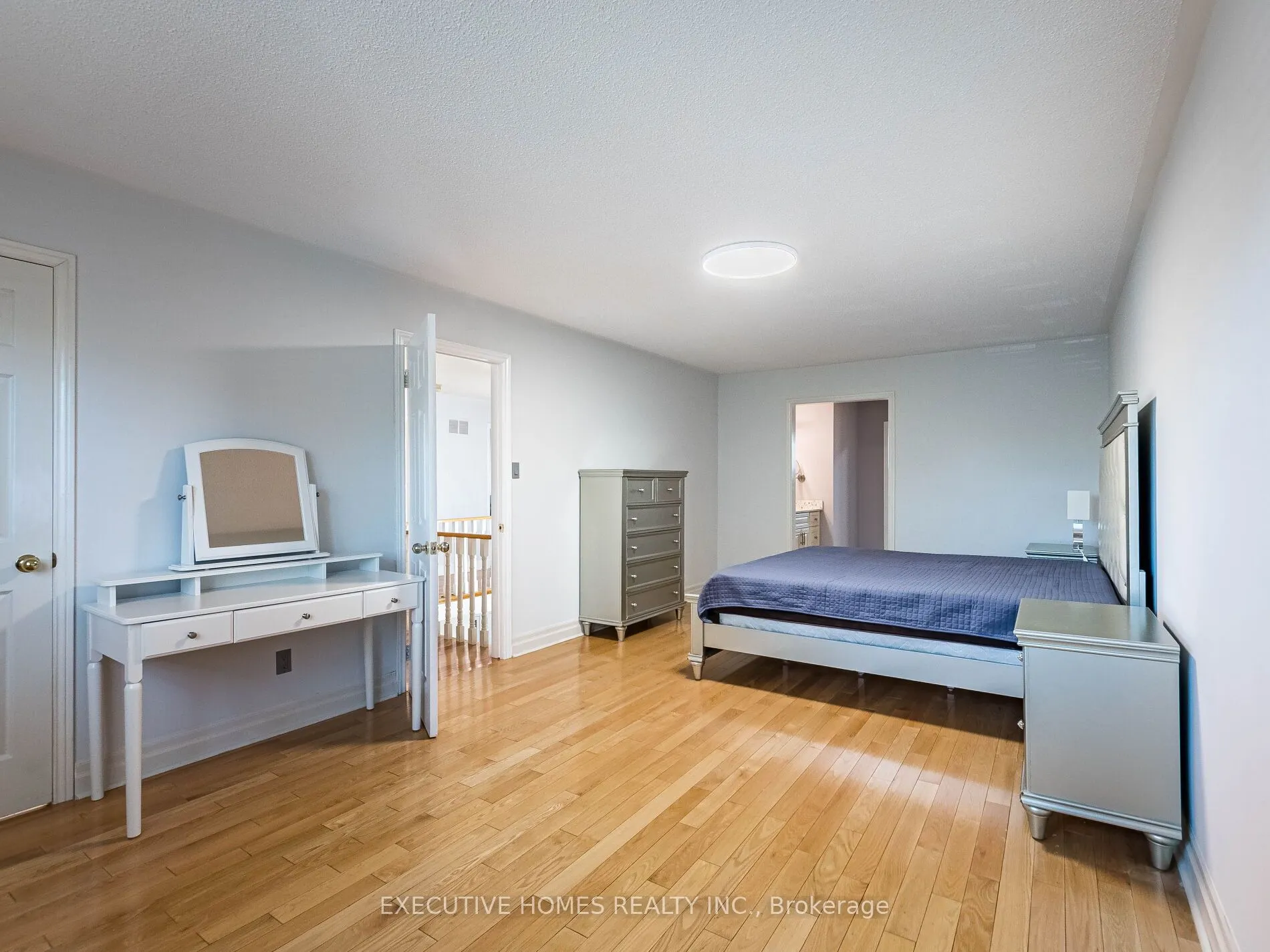 1876 Roy Ivor Crescent