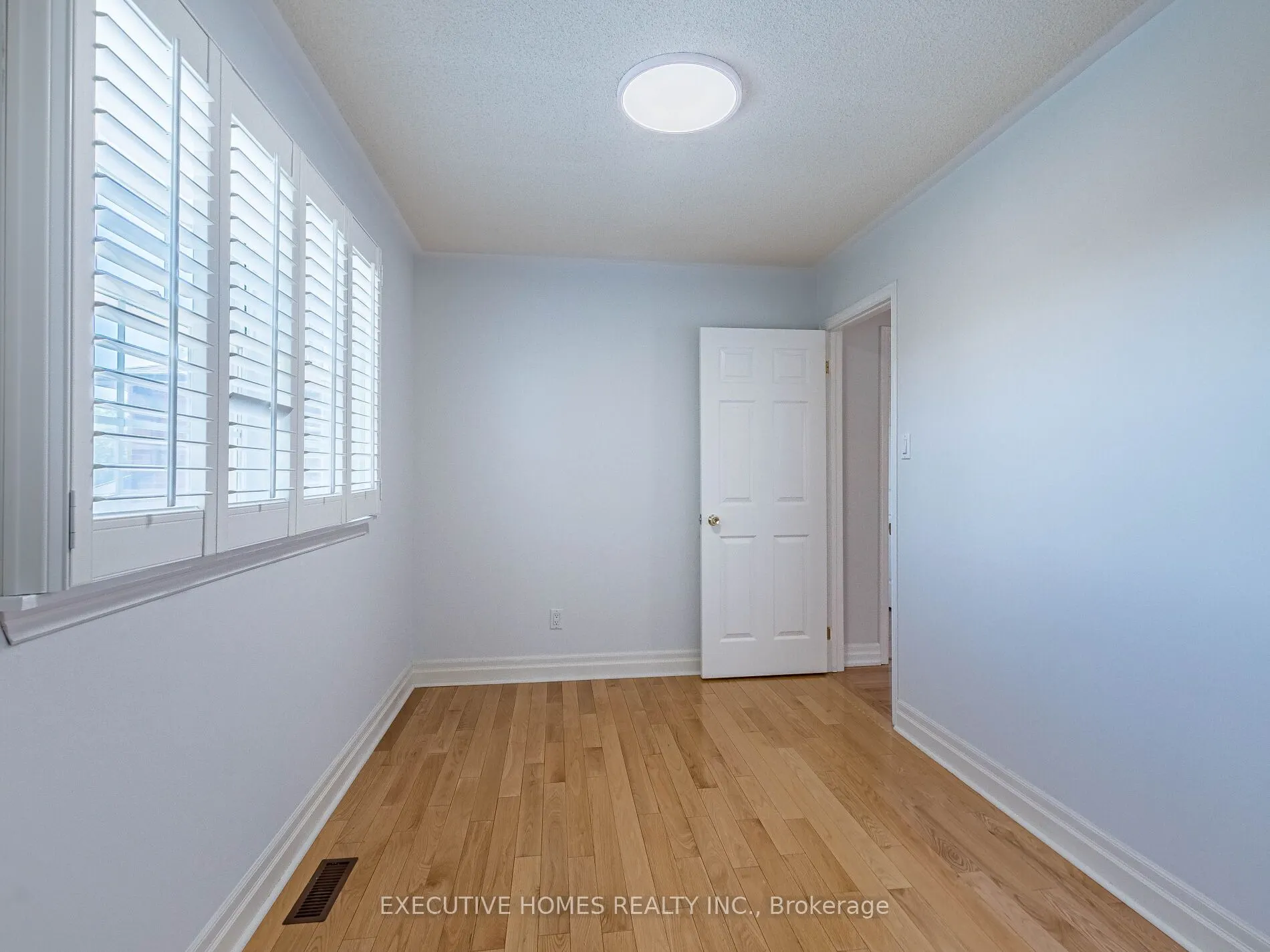 1876 Roy Ivor Crescent