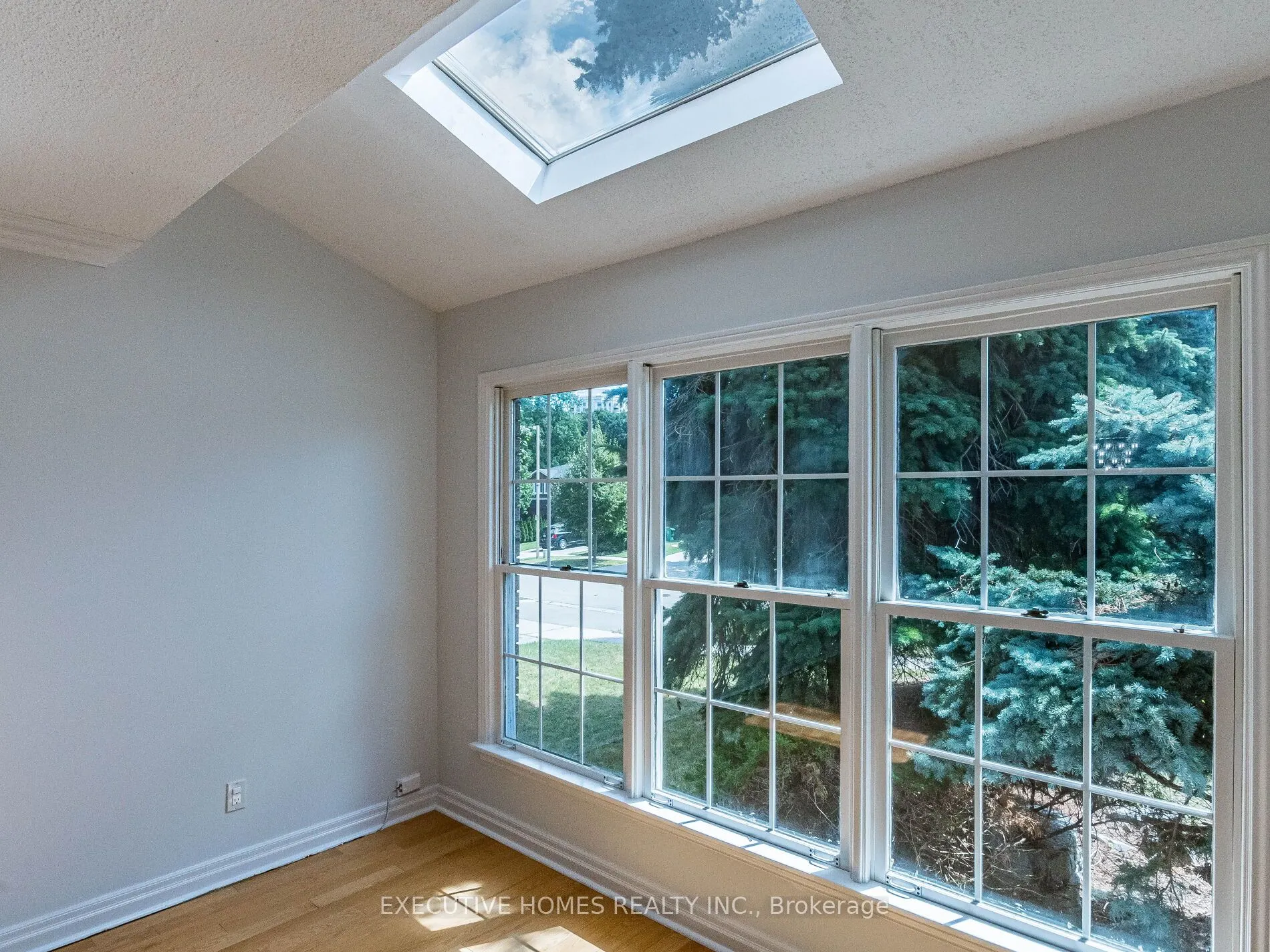 1876 Roy Ivor Crescent