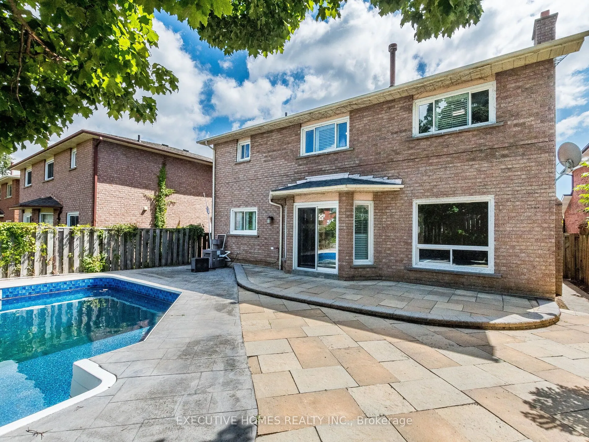 1876 Roy Ivor Crescent